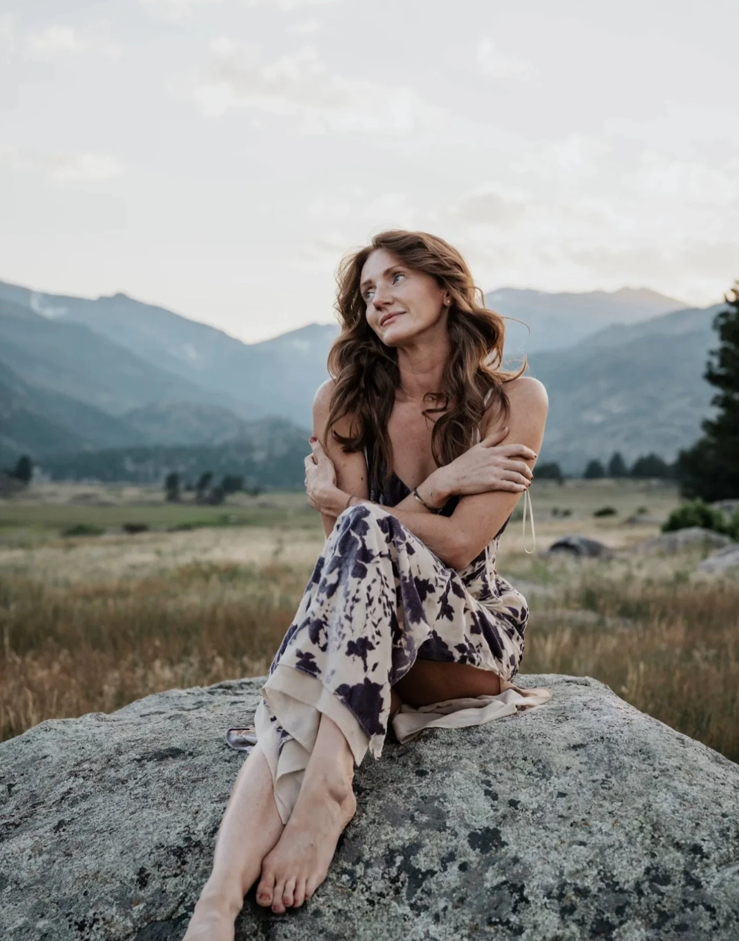Introducing @erinleighla Erin Lambl 😊&hearts;️ we are SO excited to have Erin teaching at 6:15am on Mondays and Wednesdays @boulderyogastudio (Opening day January 10th!)

Erin Lambl brings 13 years of personal practice and a heart-centered approach 