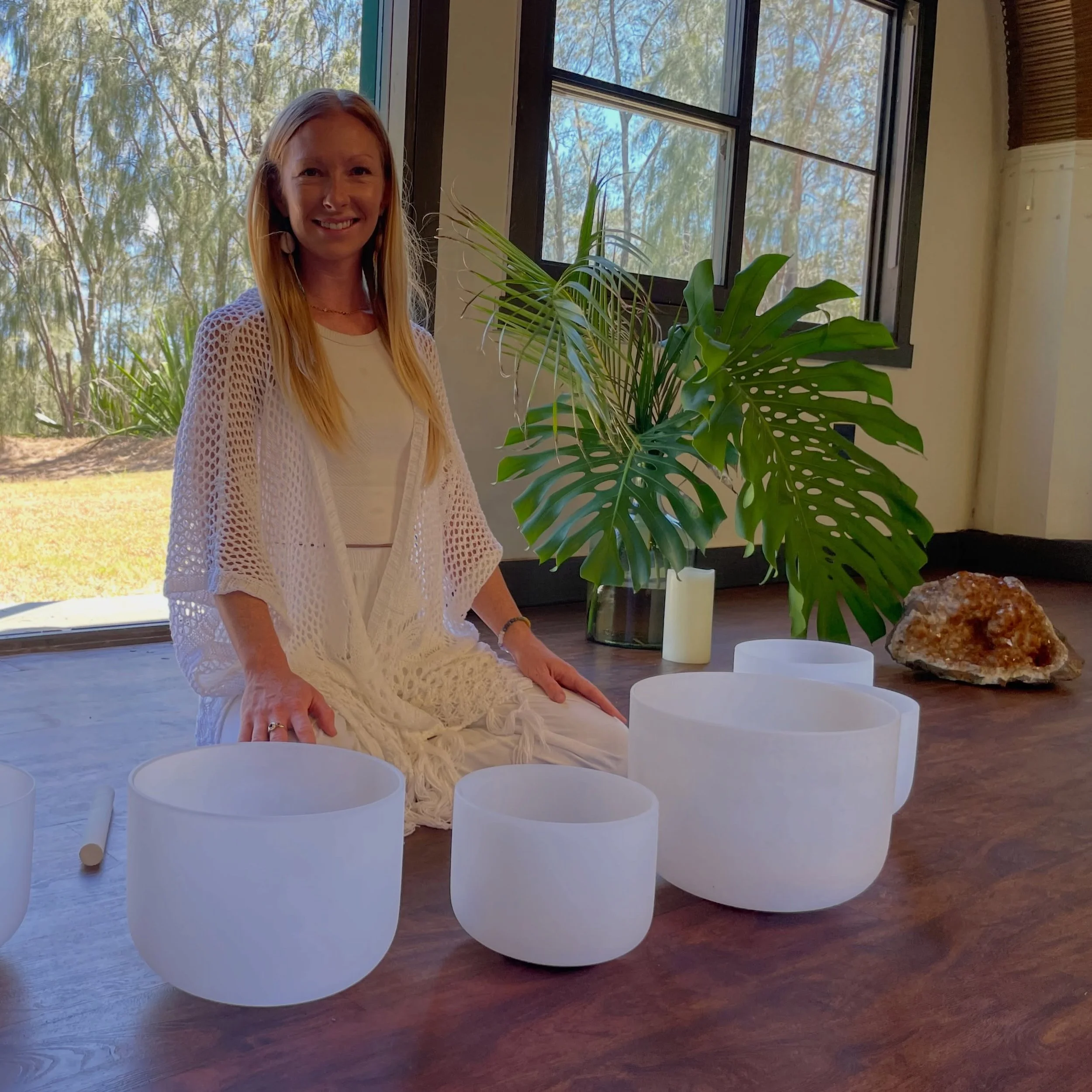 🌑 super new moon sound healing this saturday
nicole kinsel is guiding us through a full sound journey! release, realign, renew. Under the energy of the super new moon, this one is a genuine nervous system reset.
bring your mat, bring your coziest la