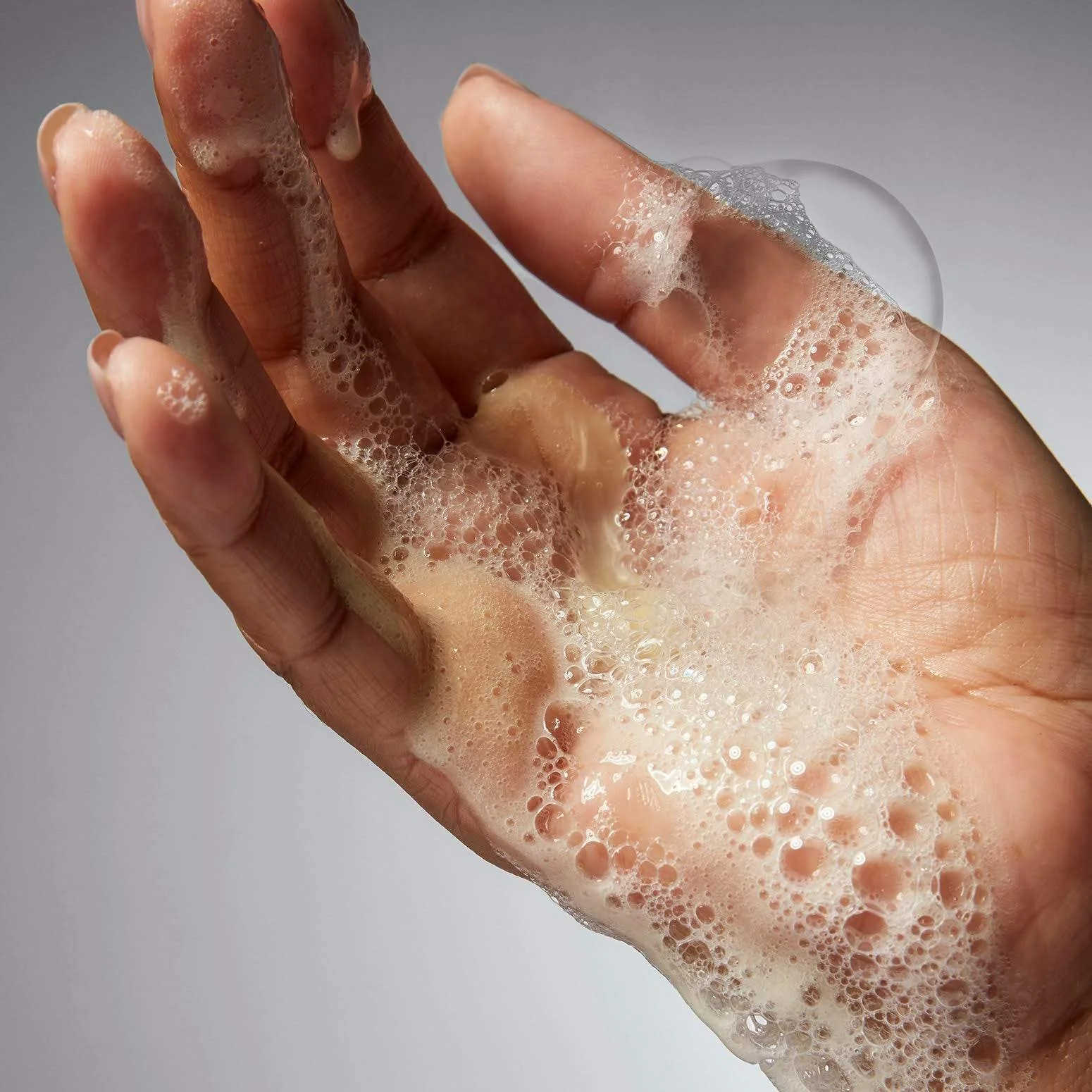 08_PHB_HOHLC_23_23_Digital_shower_gel_16oz_hand_063_Main_v4_1550X1550_ff5e5cd8-442f-428a-b8a2-82c76db574f5.jpg