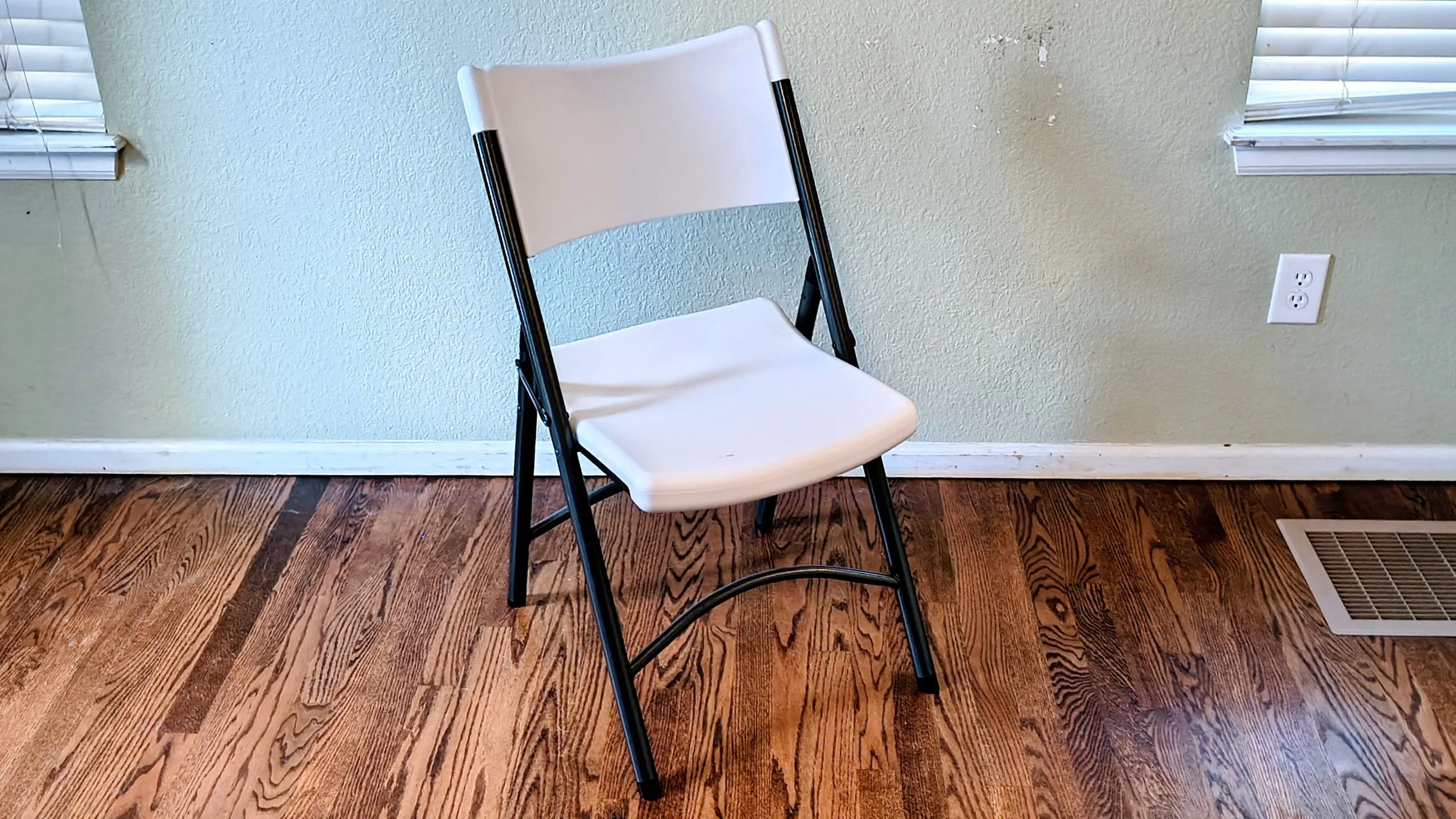 chairnew.jpg