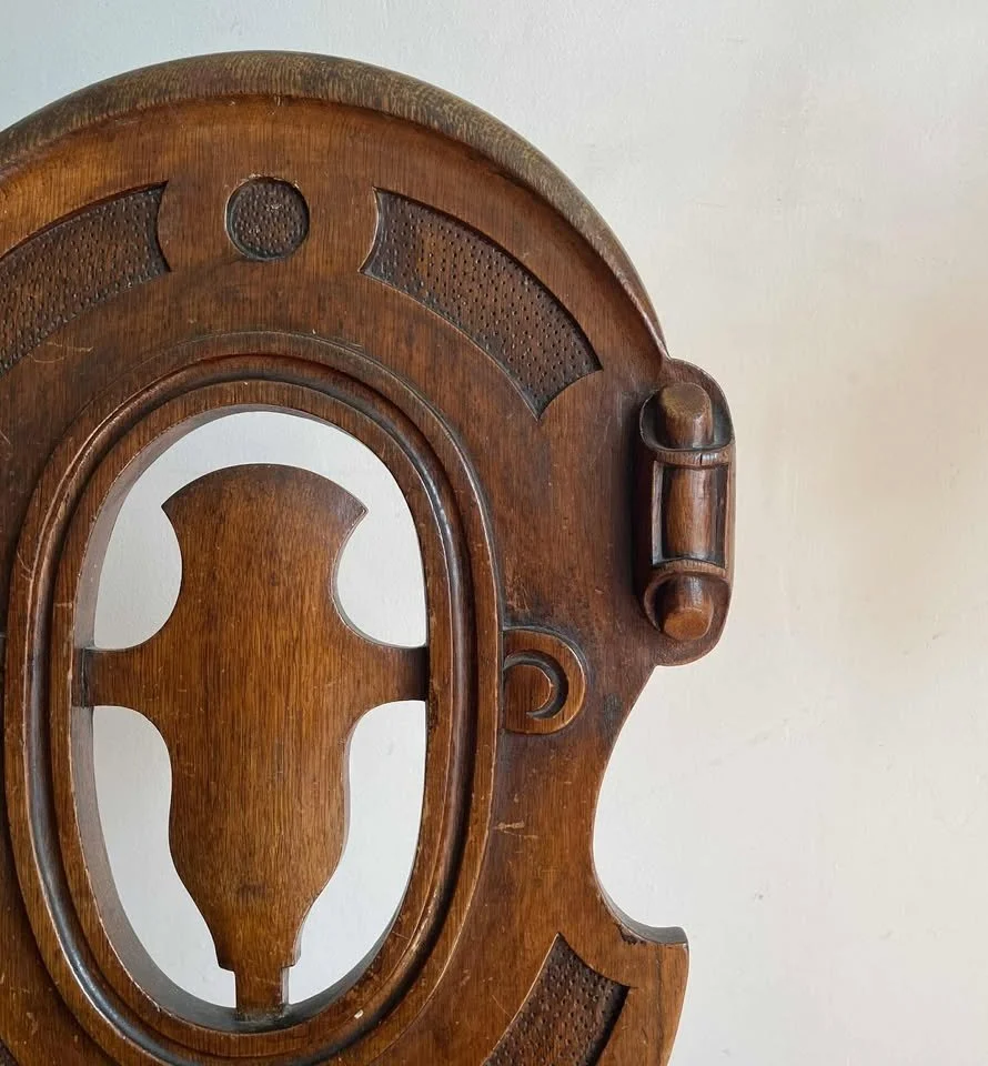 VICTORIAN OAK SHIELD BACK HALL CHAIR