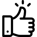 Kara bir arka planda beyaz bir köpek.