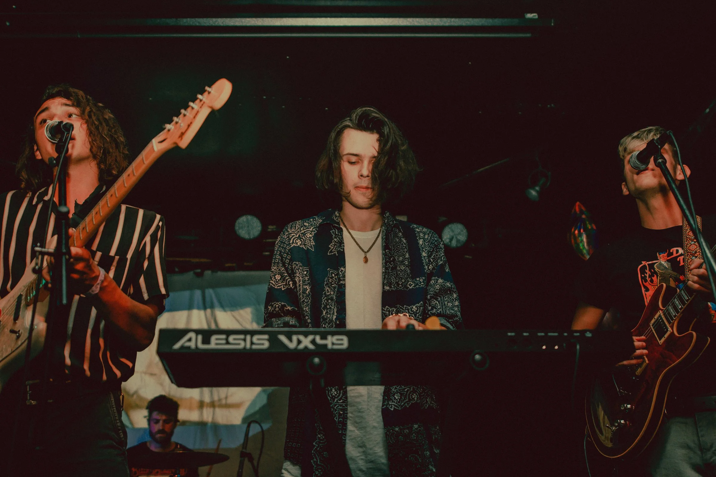 Rock n’ Roll Pop Music Extremes: WLUW Chats with Capital Soirée