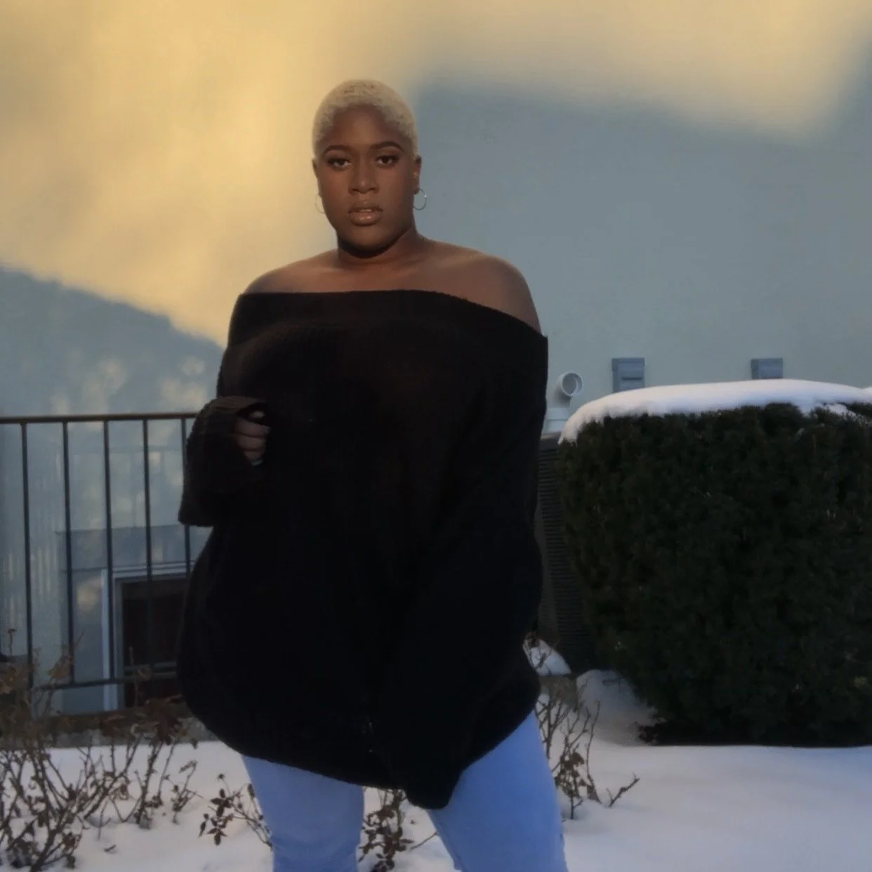 Sydney Wurapa Performs Original Song at SOC Lo-Fi Friday