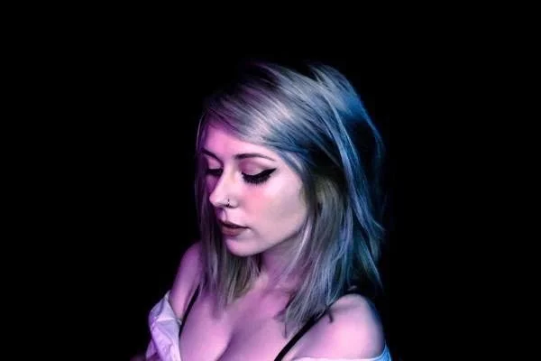 A Hot & Heavy Dance Party With Kitty & Ricky Eat Acid