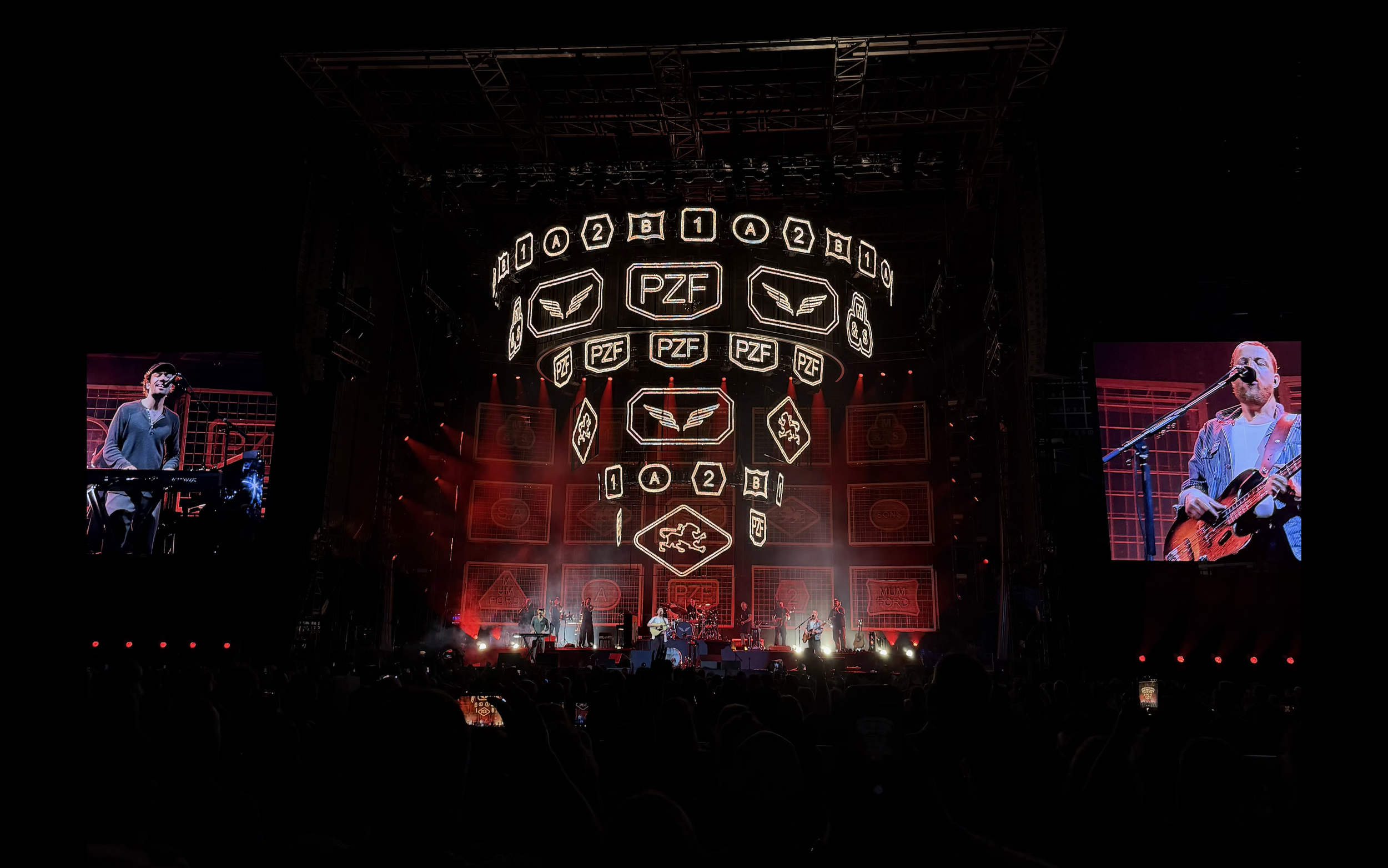 Mumford &amp; Sons Weathers the Storm at Wrigley Field