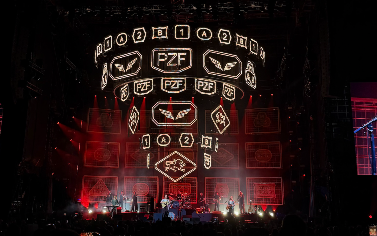 Mumford &amp; Sons Weathers the Storm at Wrigley Field