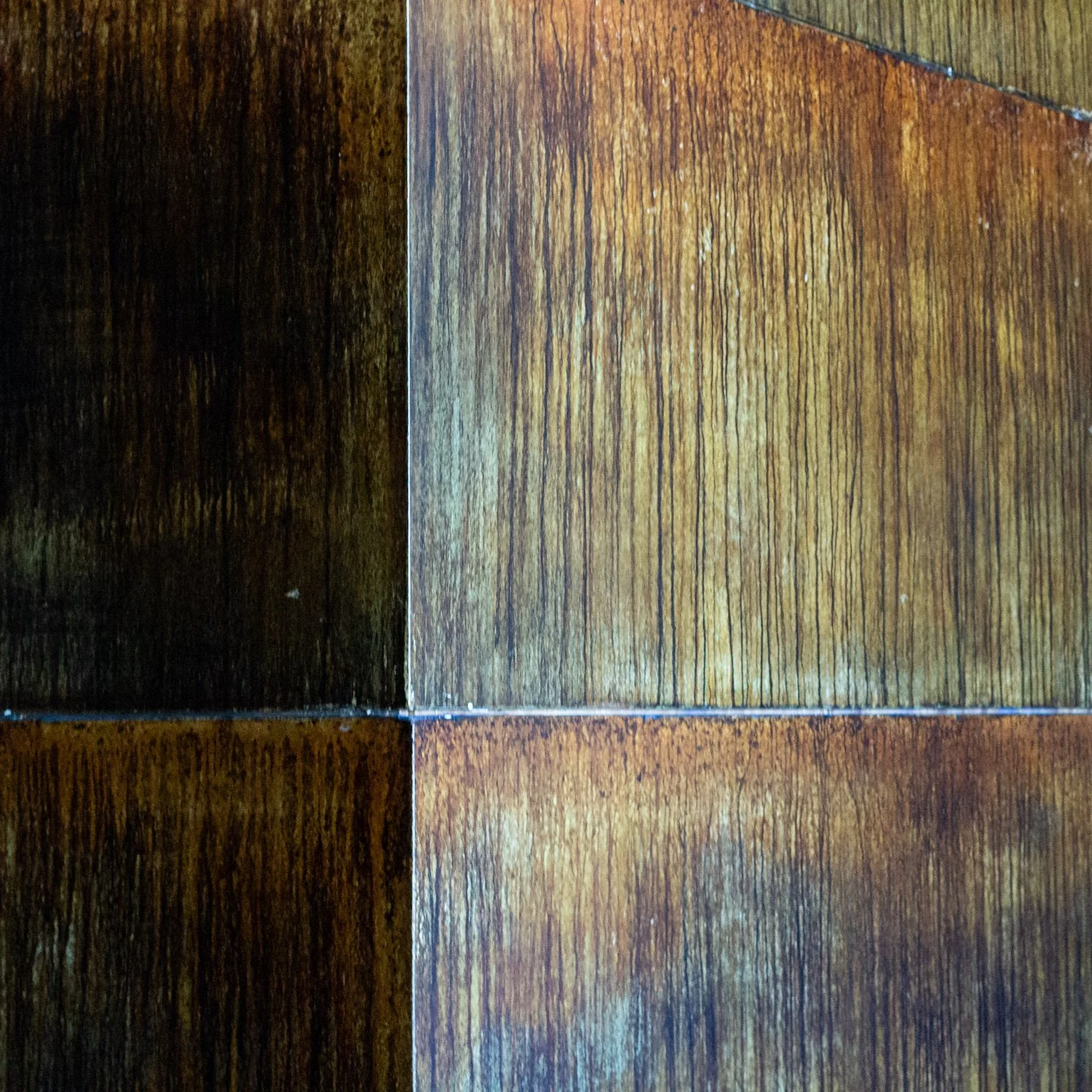 CON-oxd.012 oxidation condition featuring layered rust-like patina, vertical mineral migration, and tonal variation across an architectural concrete surface.