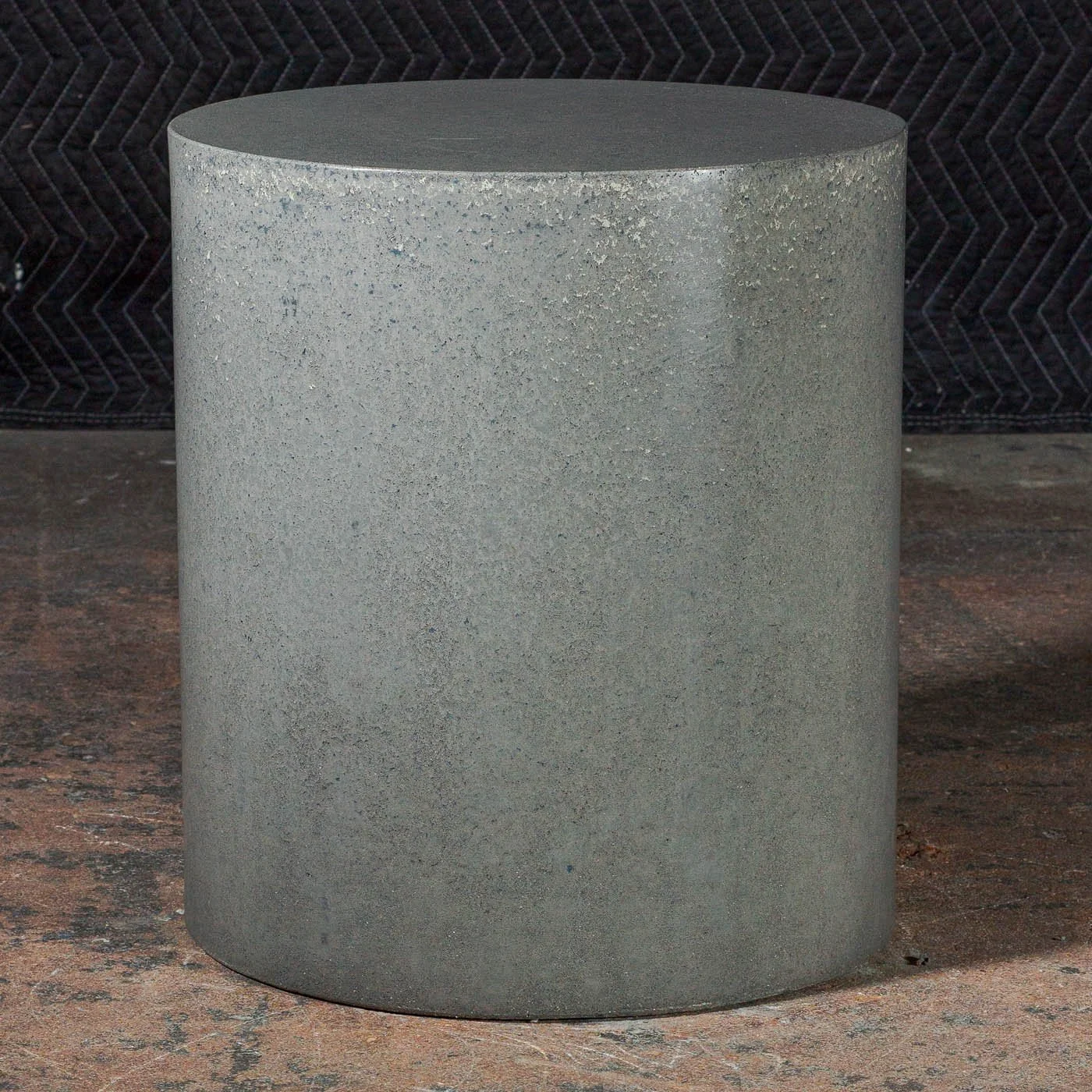 LINE ZERO 004 minimal concrete cylinder with exposed mineral aggregate texture and monolithic architectural form by The Concrete Anomaly.