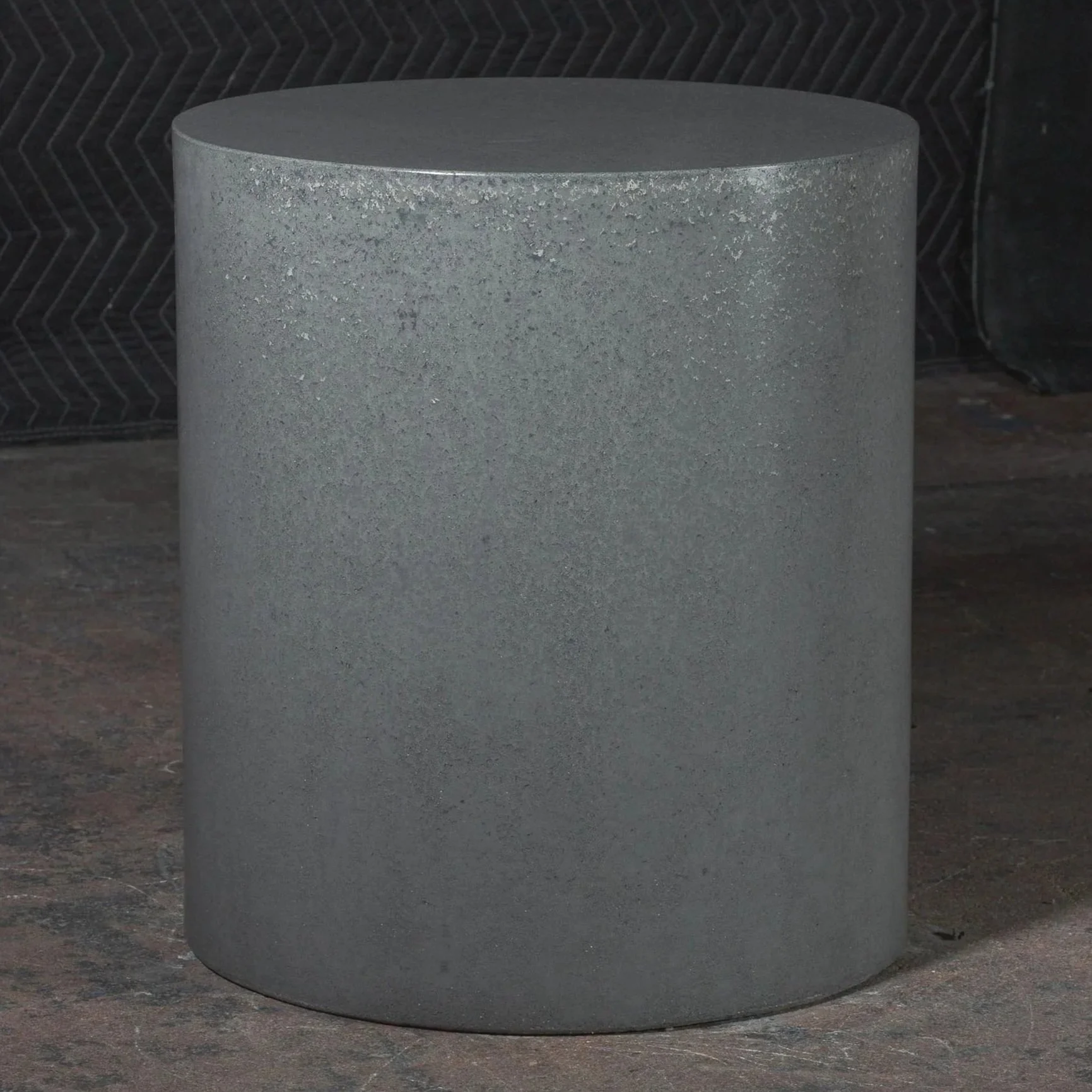 line-zero-004_concrete-cylinder_blue-grey_hero.jpg