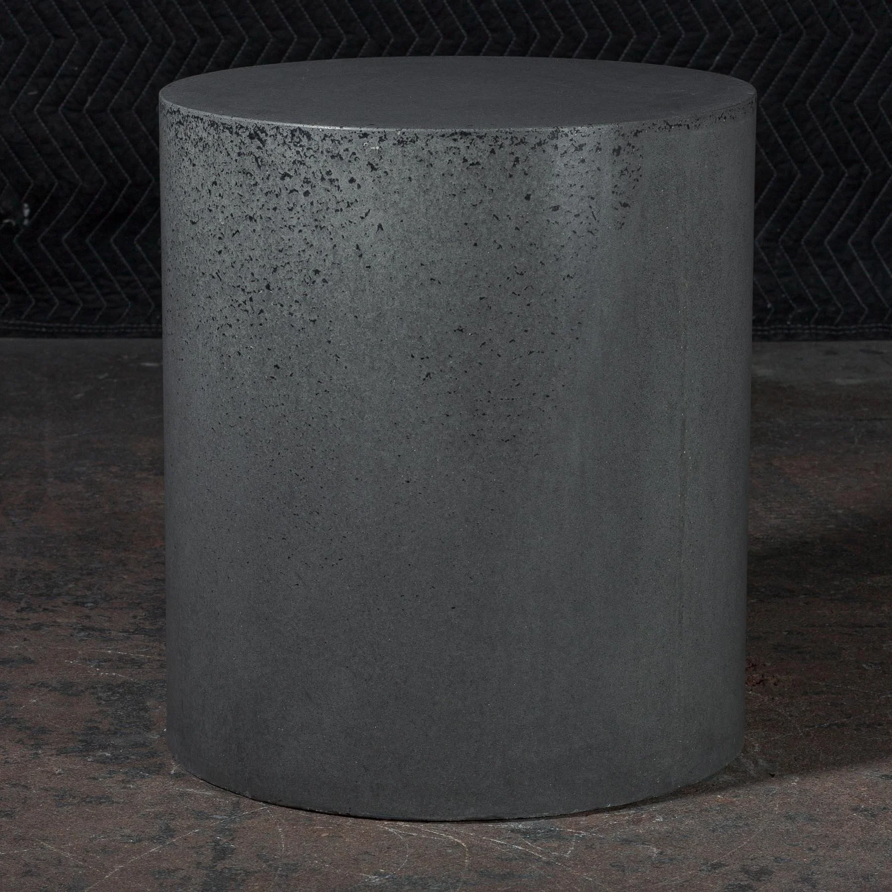 line-zero-005_concrete-cylinder-grey-3.jpg
