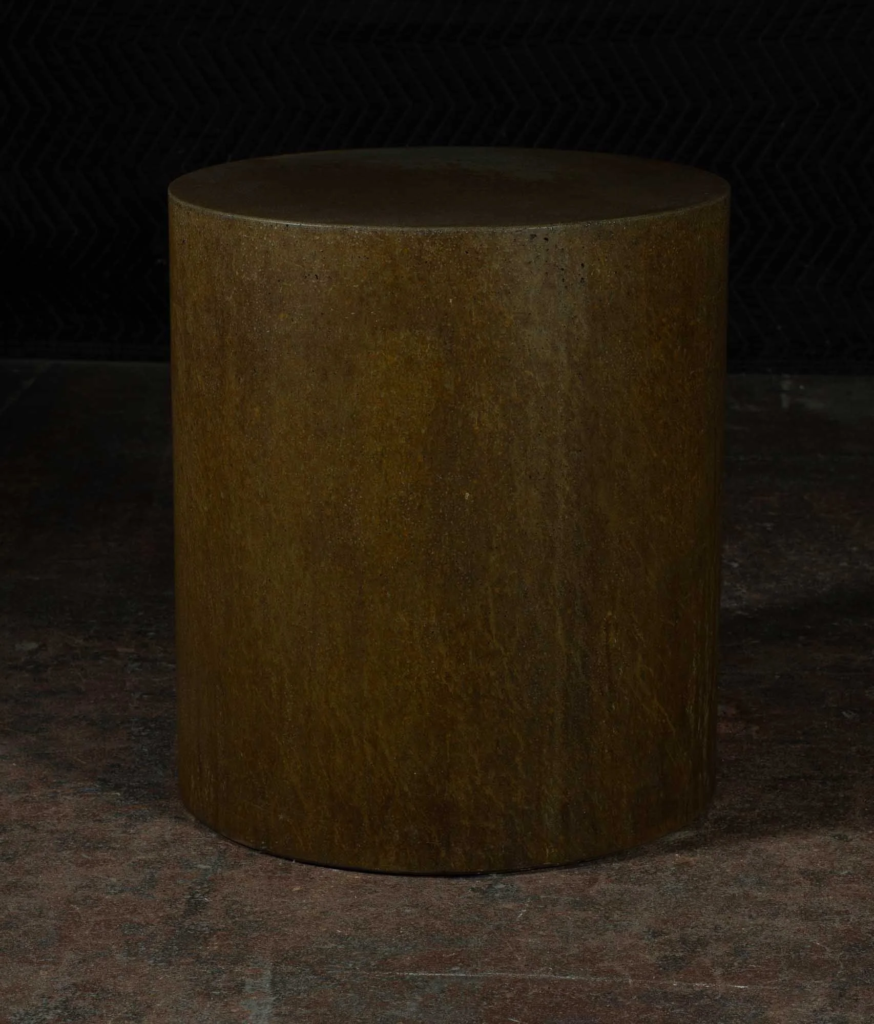 line-zero_number-13_oxidized-concrete-cylinder_hero-01.jpg