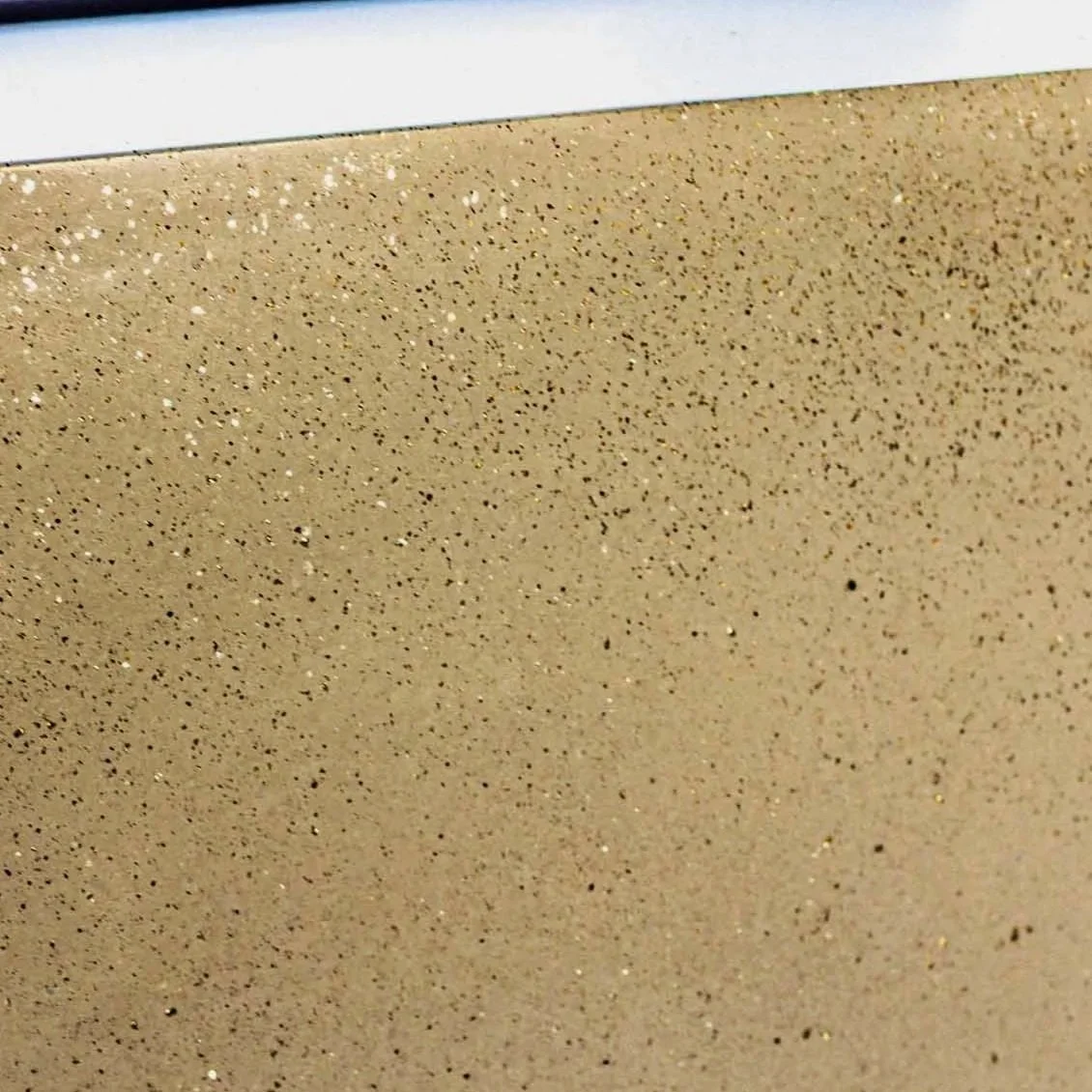 Condition specimen documenting CON-slt.0135+ featuring honed salt and pepper concrete with integrated soft tan pigmentation and mineral refraction.