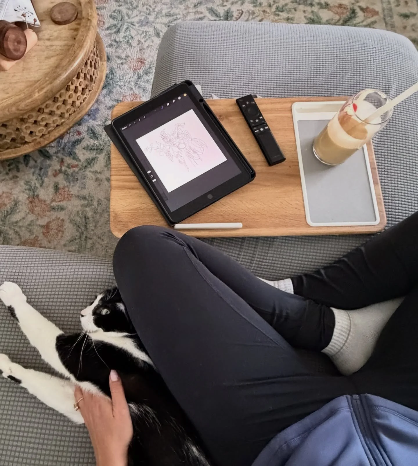 Starting a new project means factoring in breaks for Turnip pets 🐱

#handembroidery #procreate #catsgram #embroidersofinstagram