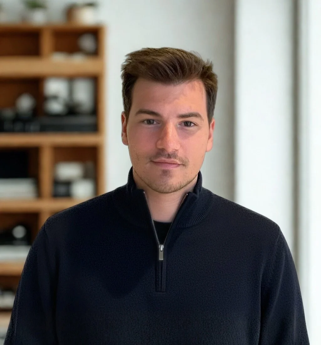 A photo of Silvio Castellano, owner of Ares Media, Web Design studio