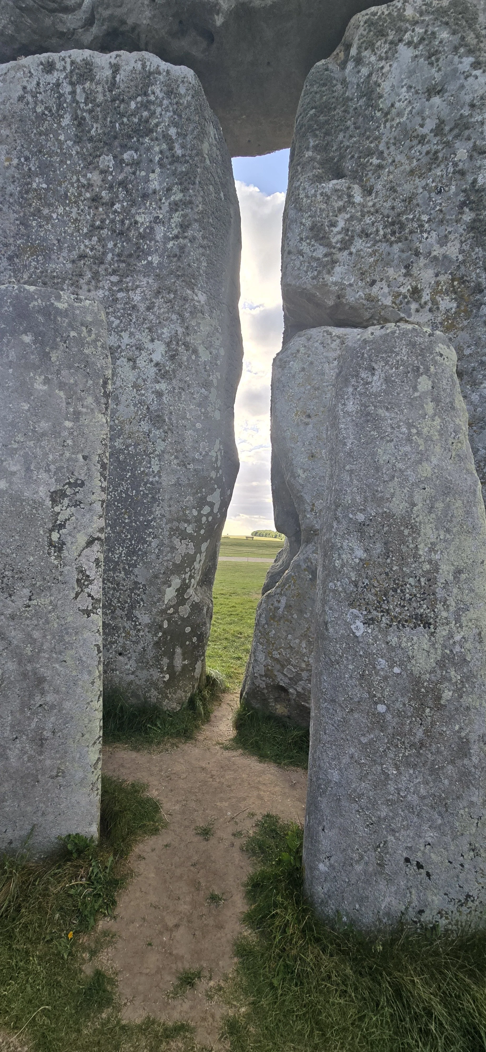 Stonehenge, England: Day Tours, Barefoot Pagan Circles and Travel Meltdowns