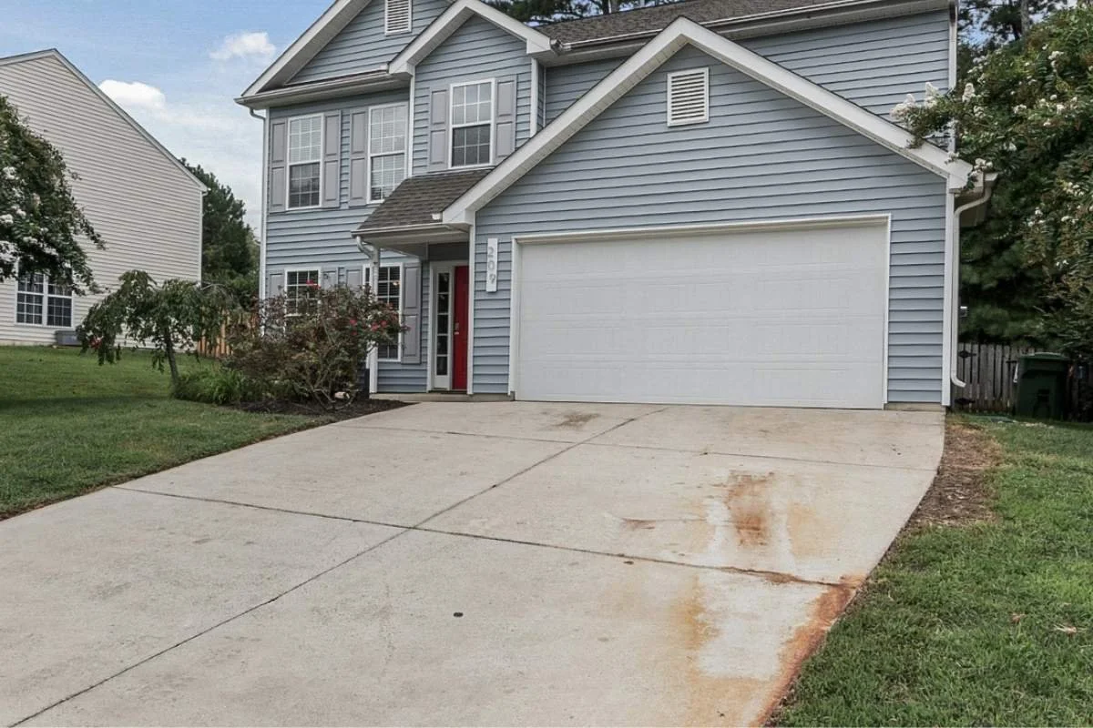 Common Driveway Stains in South Florida and What They Mean