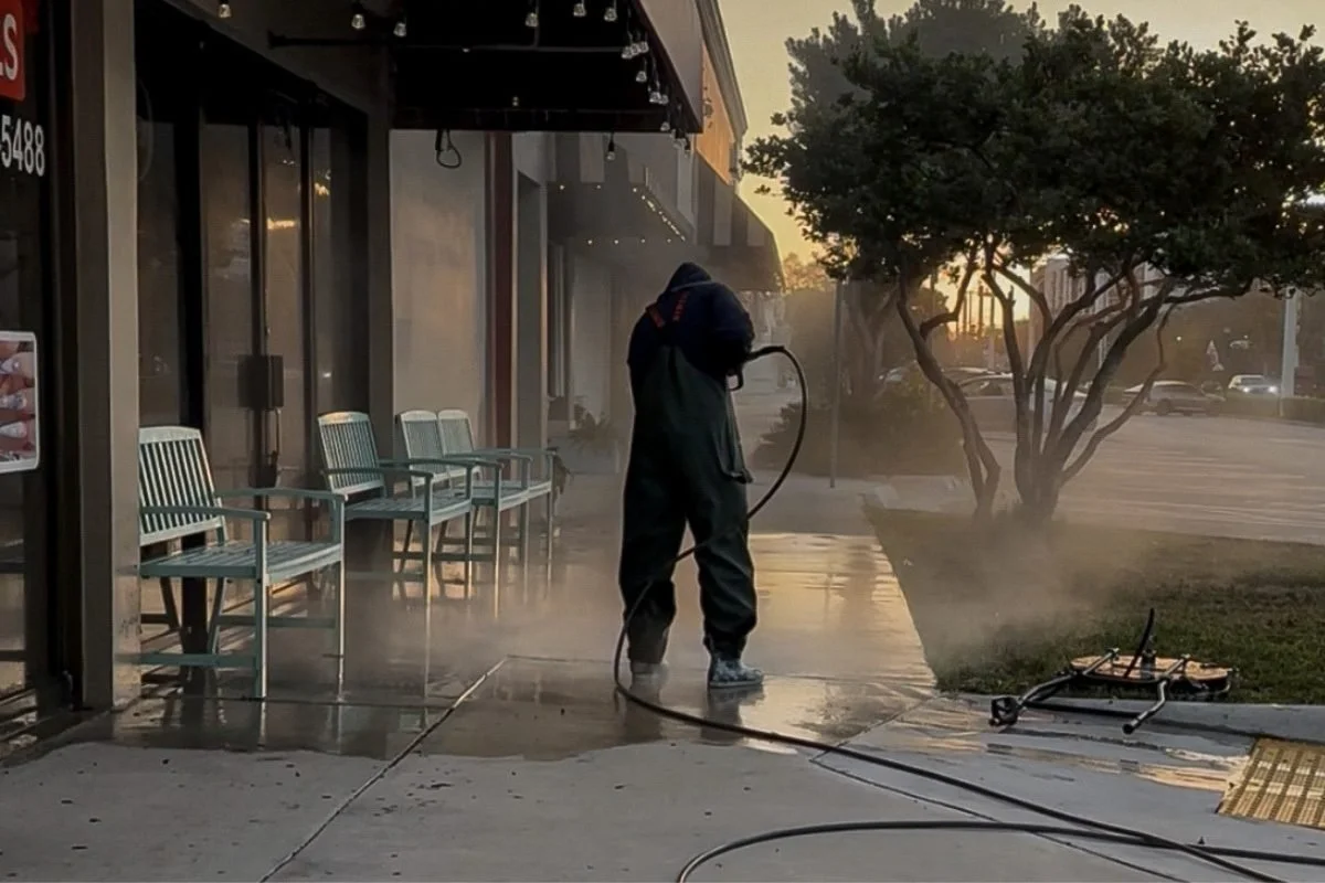 Storefront entrance cleaning for a commercial property in Broward County.