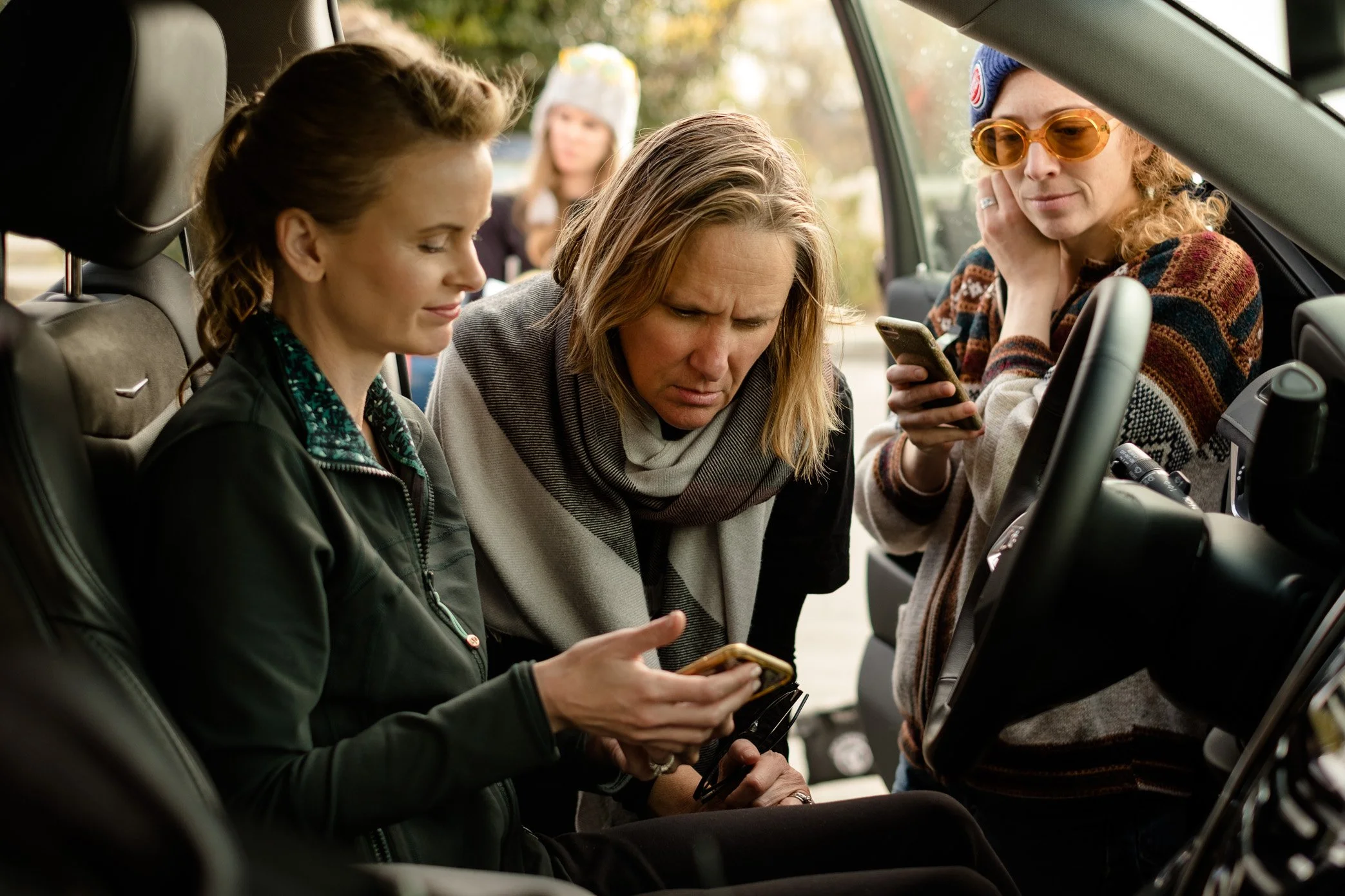 JENNIFER DIRECTING PHONE ALL GIRLS.jpg