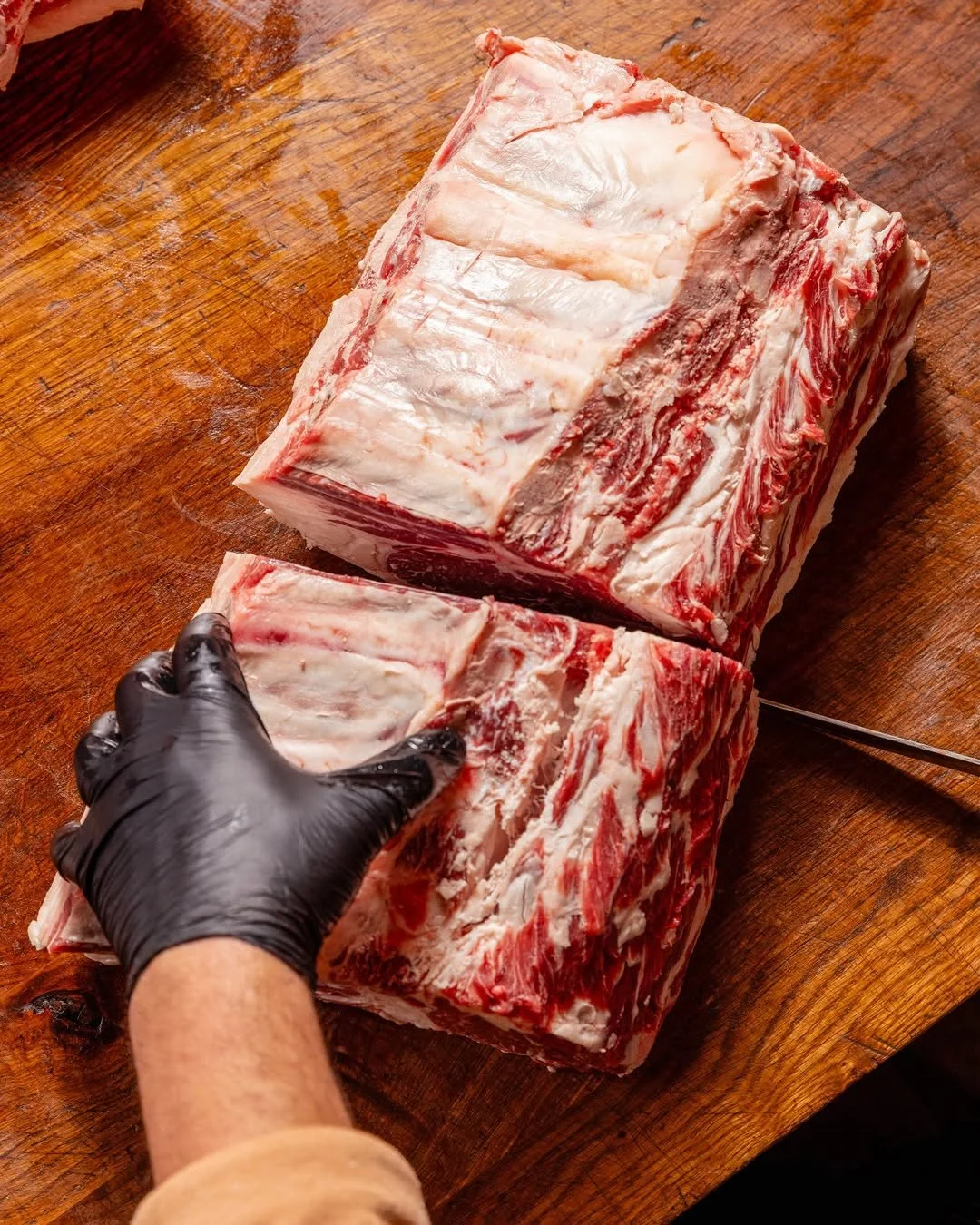 Ok, let's try this again y'all >> because you must've missed it. We just added one of our most popular classes.

Three hours. One whole beef breakdown. Tom Dykstra of Moraine Park Farms on one side of the table, our butchers on the other. Tom r