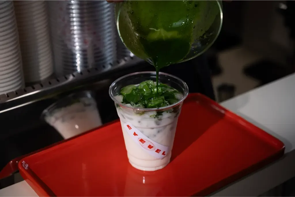 Handcrafted specialty drink from the Eyevel coffee bar, photo 2