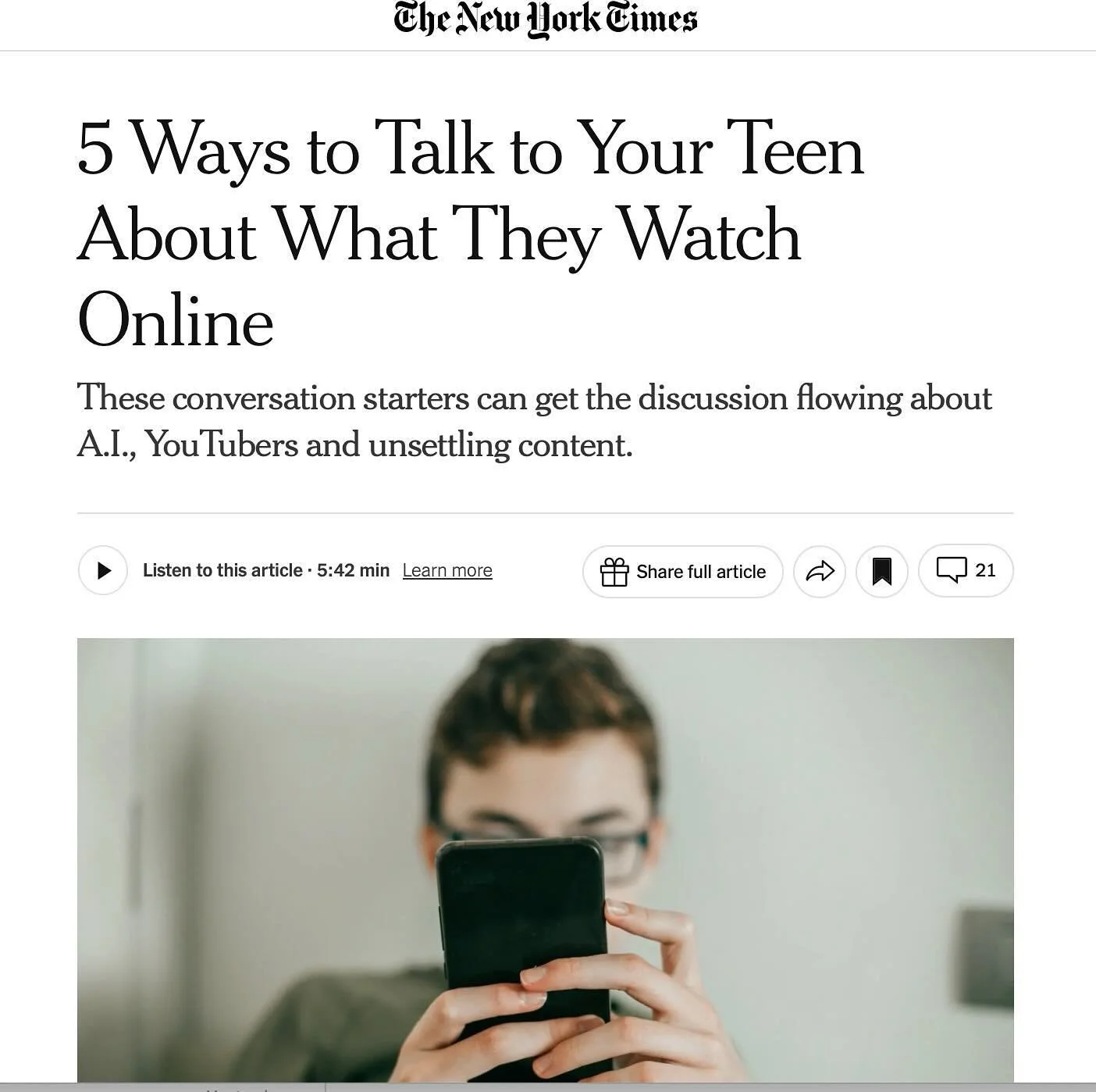 Our tendency as parents is to lecture our kids about the time they spend online but engaging in conversations with them about social media in an open and curious way can actually help mitigate some of the negative effects. #mediaminded #parenting #pa