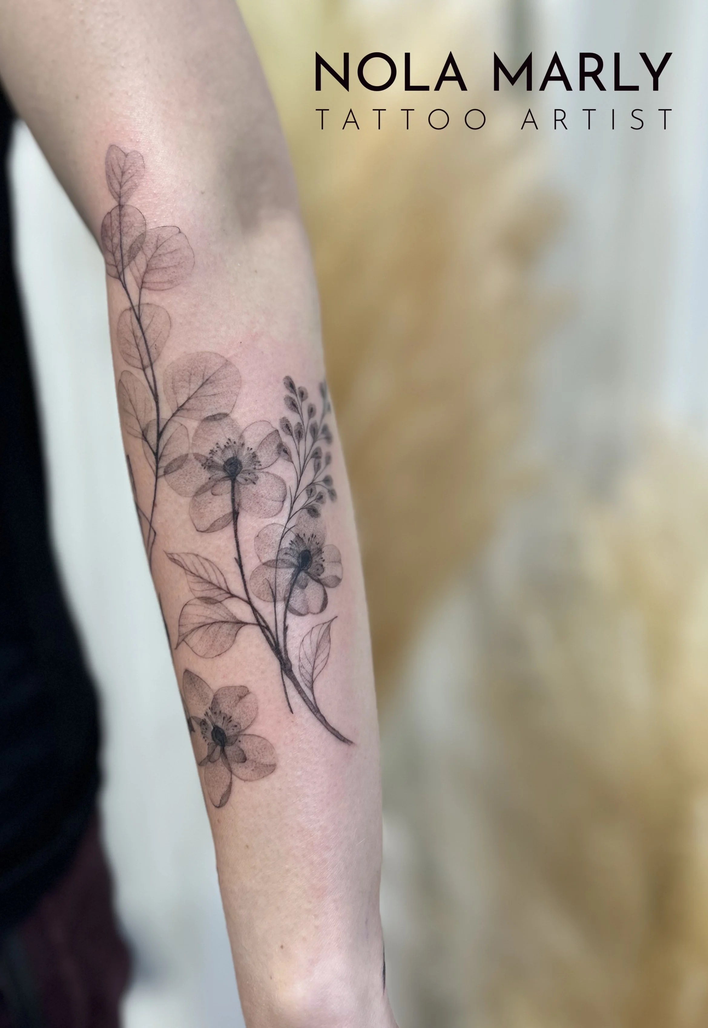 Tattoo fleurs X-Ray en fine line 