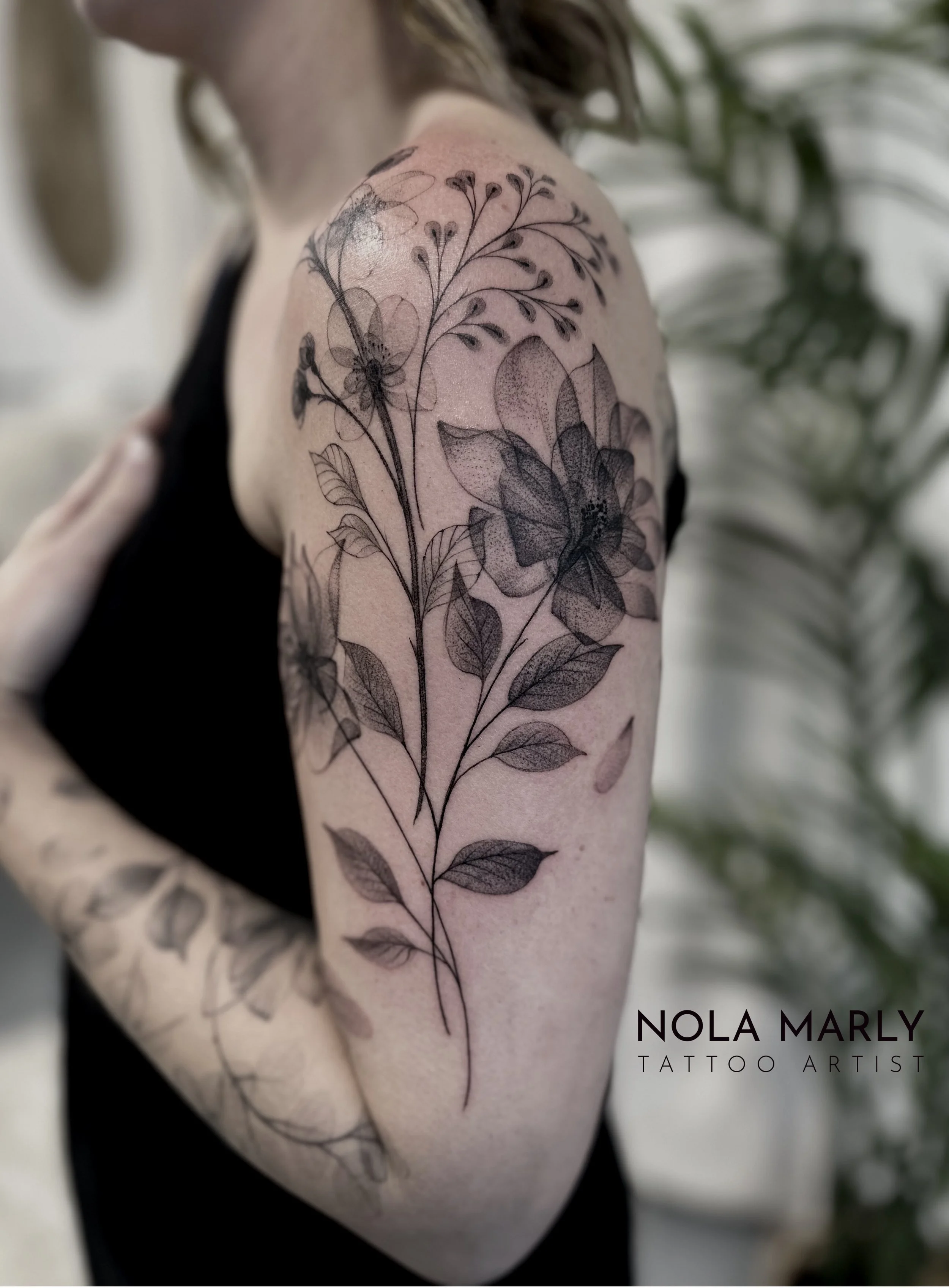 Tattoo fleurs X-ray Demi-bras en fineline 