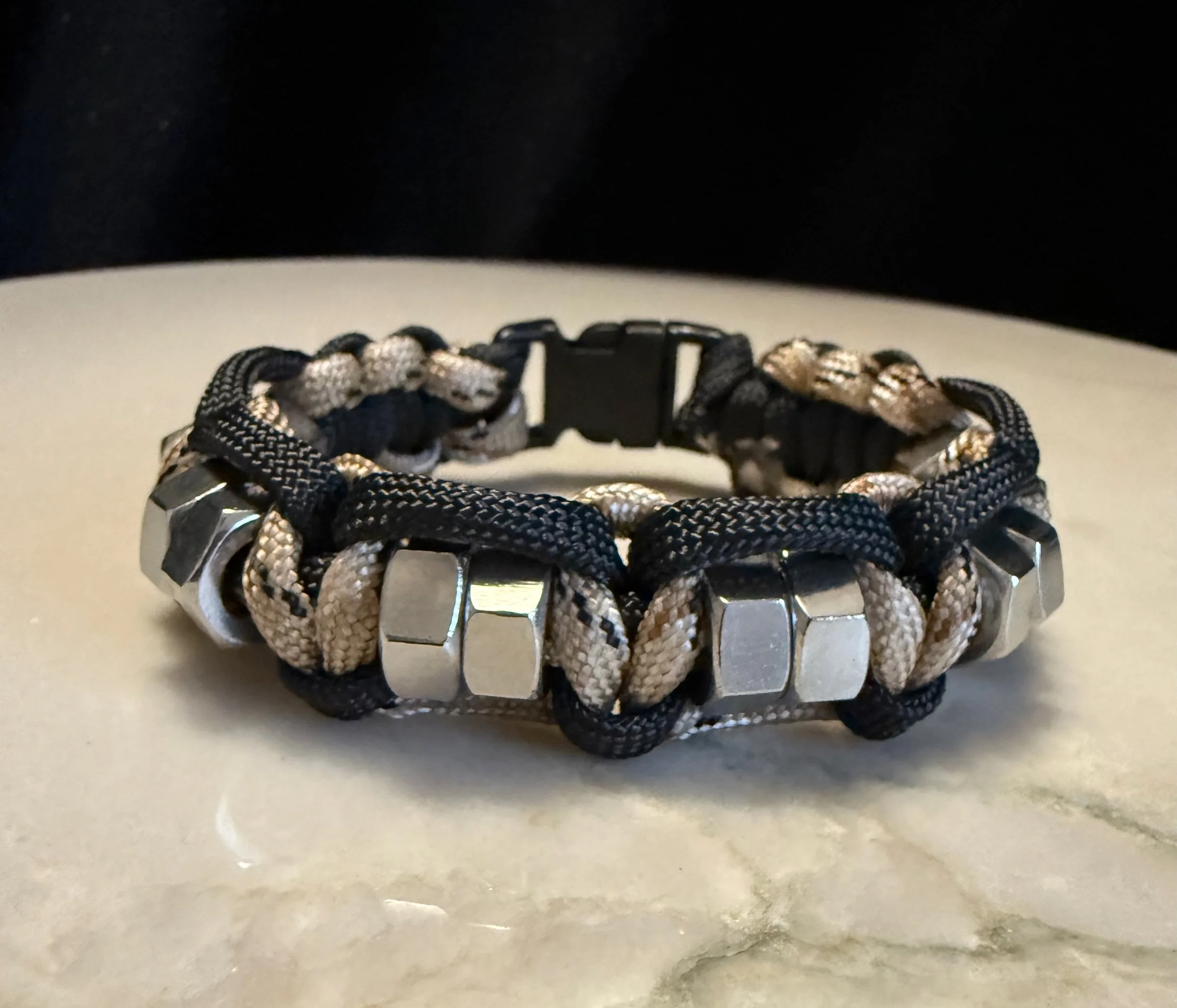 NIGHT WATCH FIDGET PARACORD BRACELET (Light desert tan camo & black)