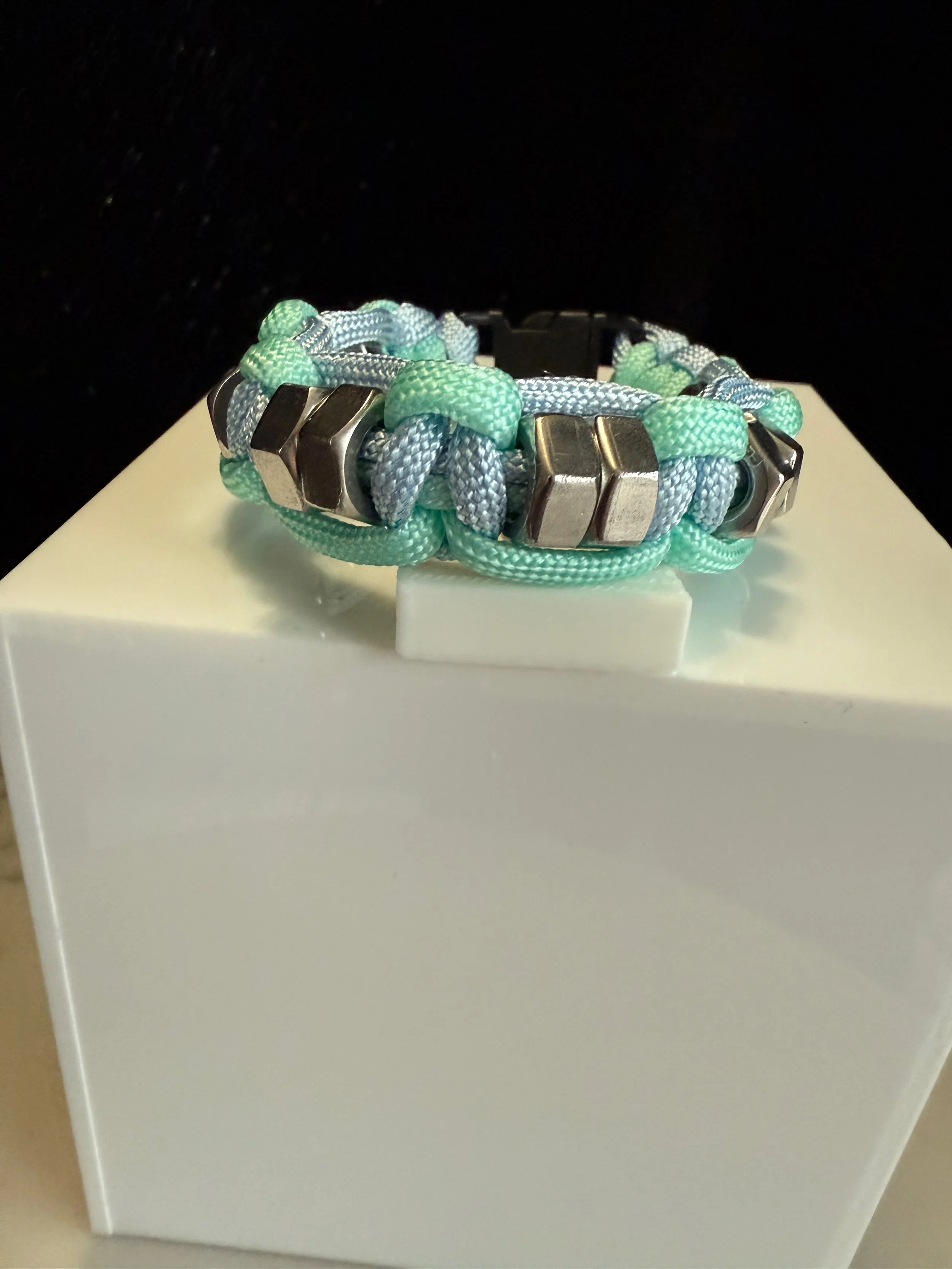 Seafoam Spritz Paracord Bracelet pic 1 12.10.25 - 1.jpeg