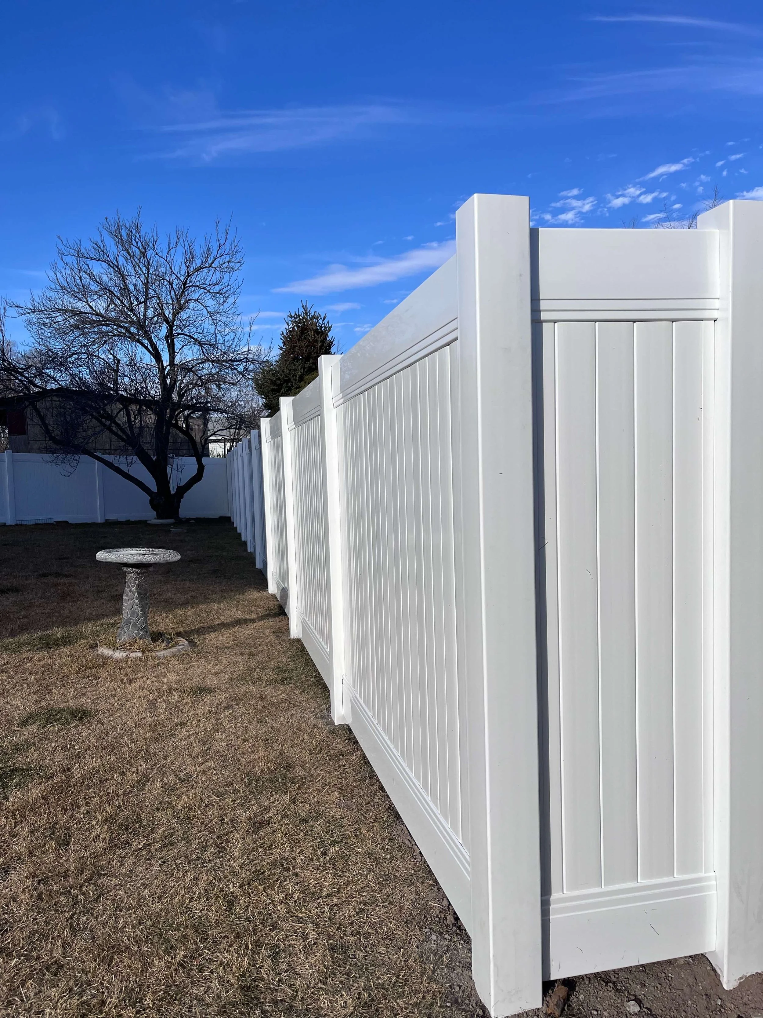 VINYL FENCE INSTALLATION IN BACKYARD -SALT LAKE CITY, UTAH 