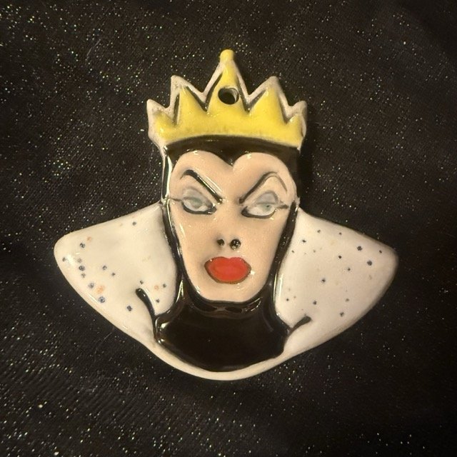 Orn - Queen Medium.jpeg