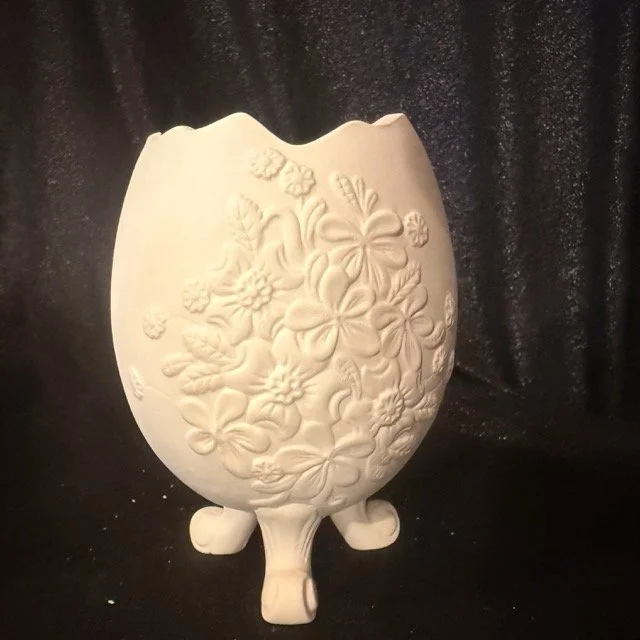Egg Vase with Feet1.jpeg