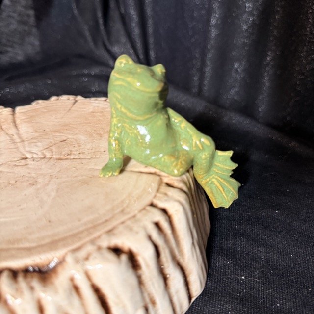 Frog Shelf Sitter.jpeg