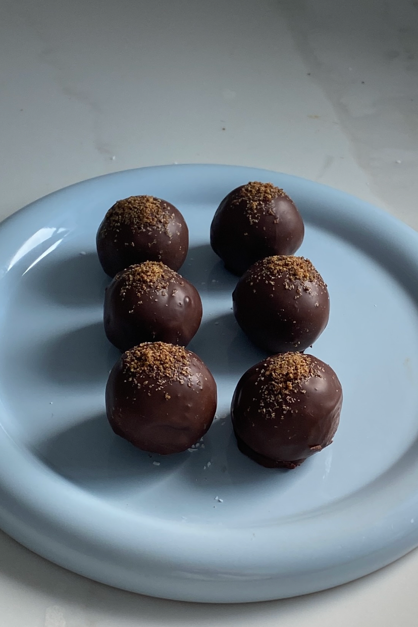 Chocolate protein balls 