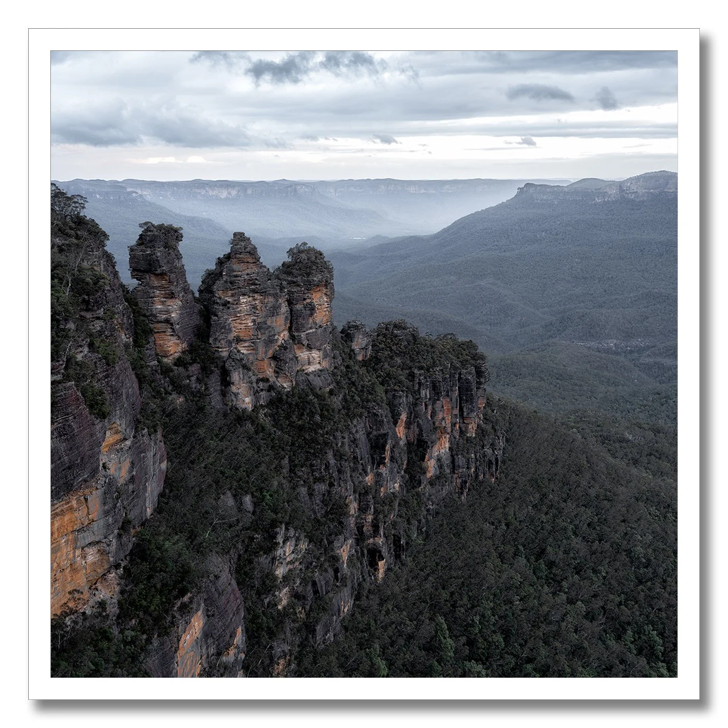 photograph of the three sisters rock formation blue mountains landscape