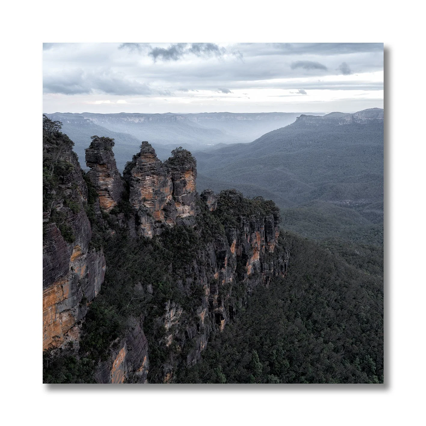 photograph of the three sisters rock formation blue mountains landscape