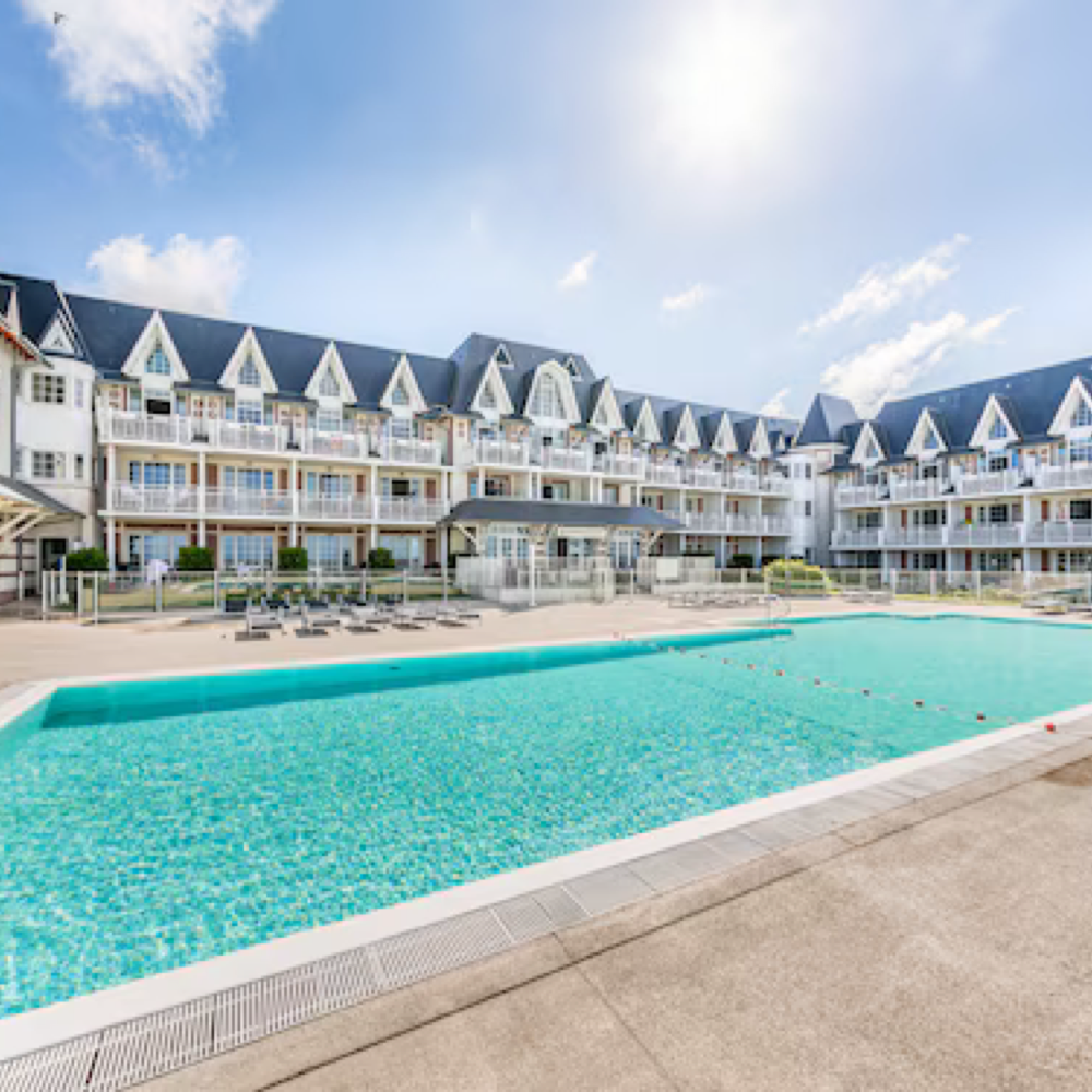 PIERRE & VACANCE 3.png