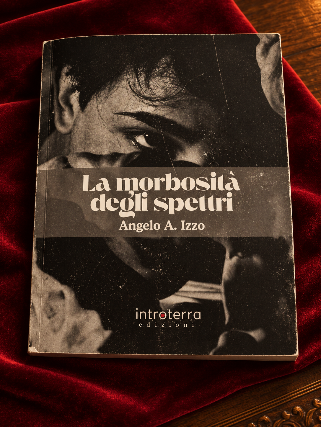 La morbosità degli spettri, di Angelo A. Izzo