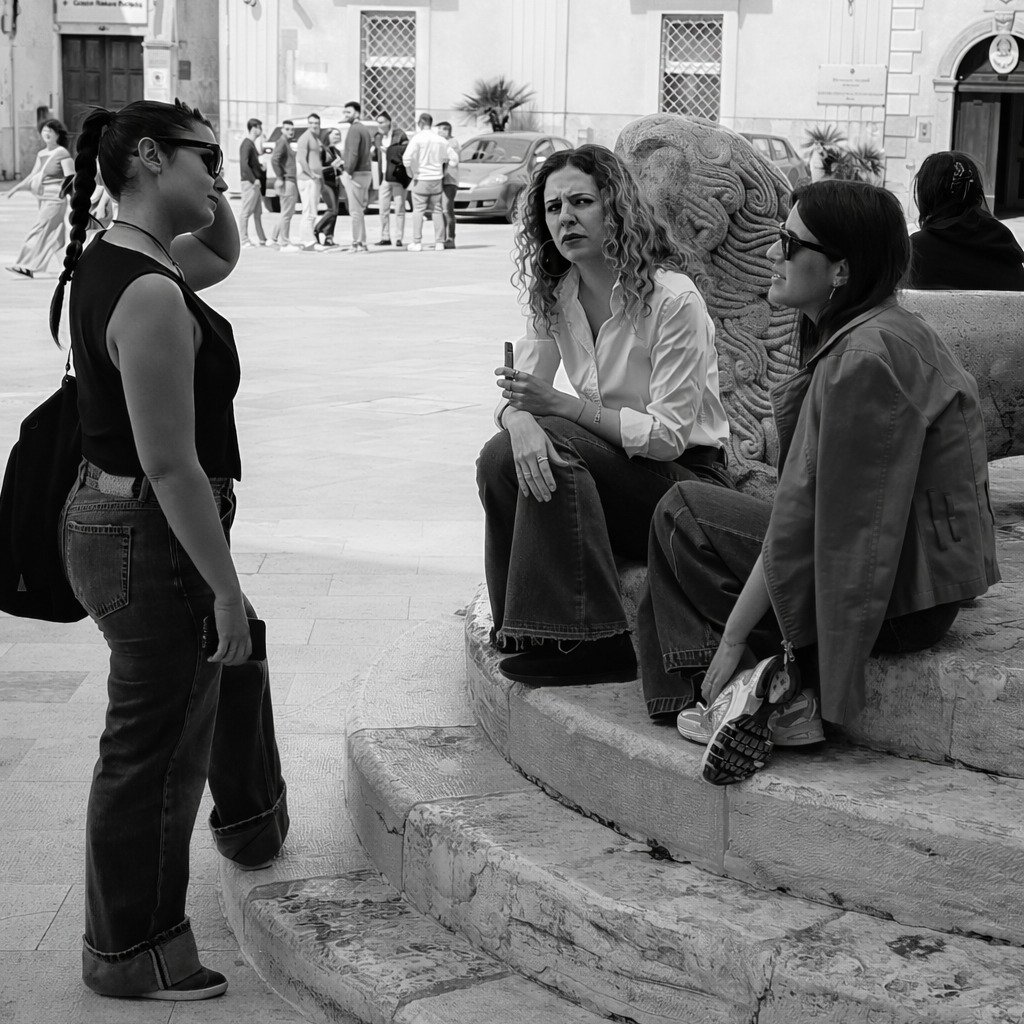 Economy of Influence #bari #barivecchia #puglia #ig_bari #igerspuglia
#streetphotography #streetphoto #streetphotographers #urbanphotography
#blackandwhite #bnw #bnwphotography #bnwstreet #monochrome
#peoplewatching #streetportrait #candidshot #decis
