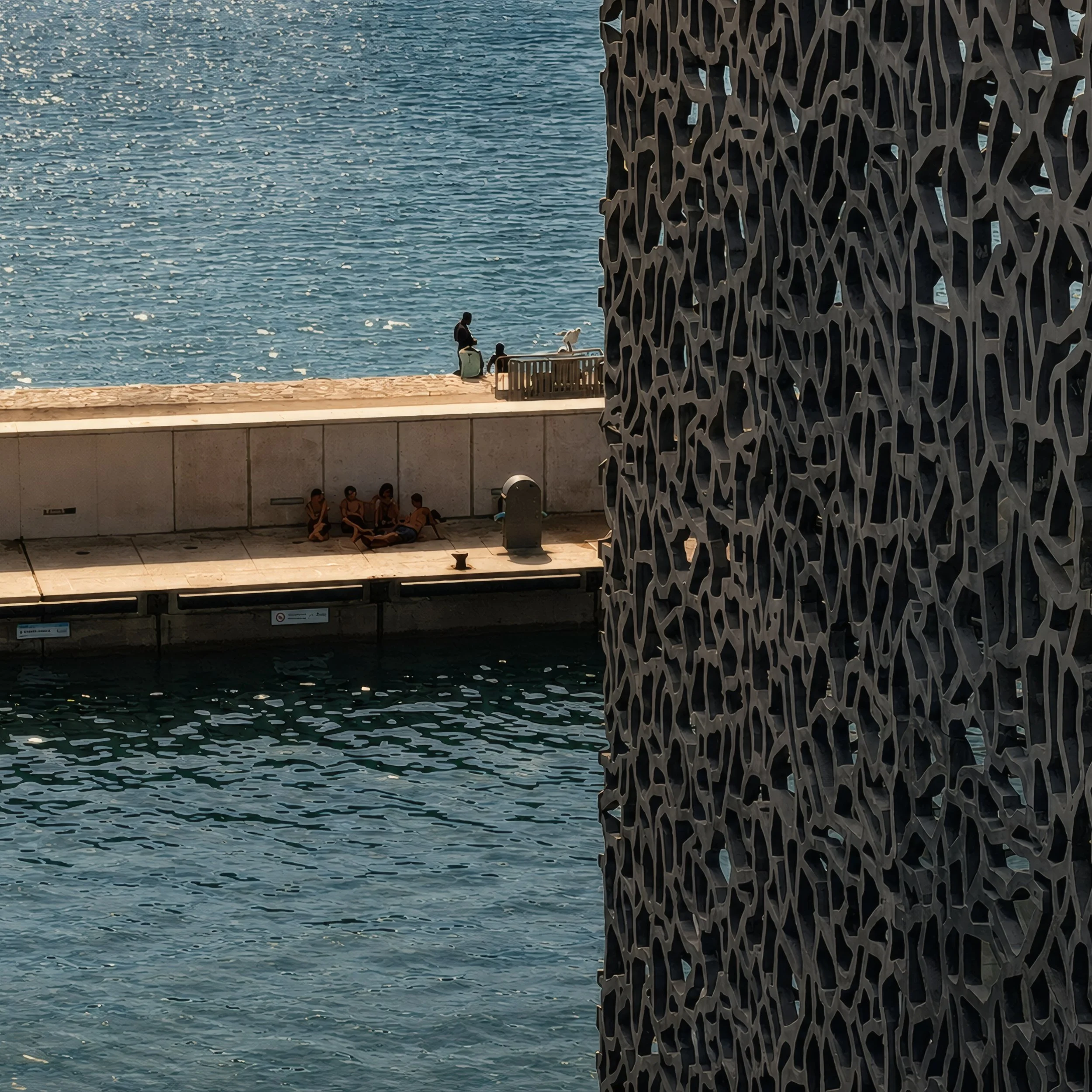 [Double Indemnity] Foto scattata a Marsiglia nell'agosto del 2026 #DoubleIndemnity #Marseille #Marsiglia #MuCEM #Mediterranean #Mediterraneo #StreetPhotography #UrbanPhotography #ArchitecturePhotography #ArchitecturalPhotography #FineArtPhotography #