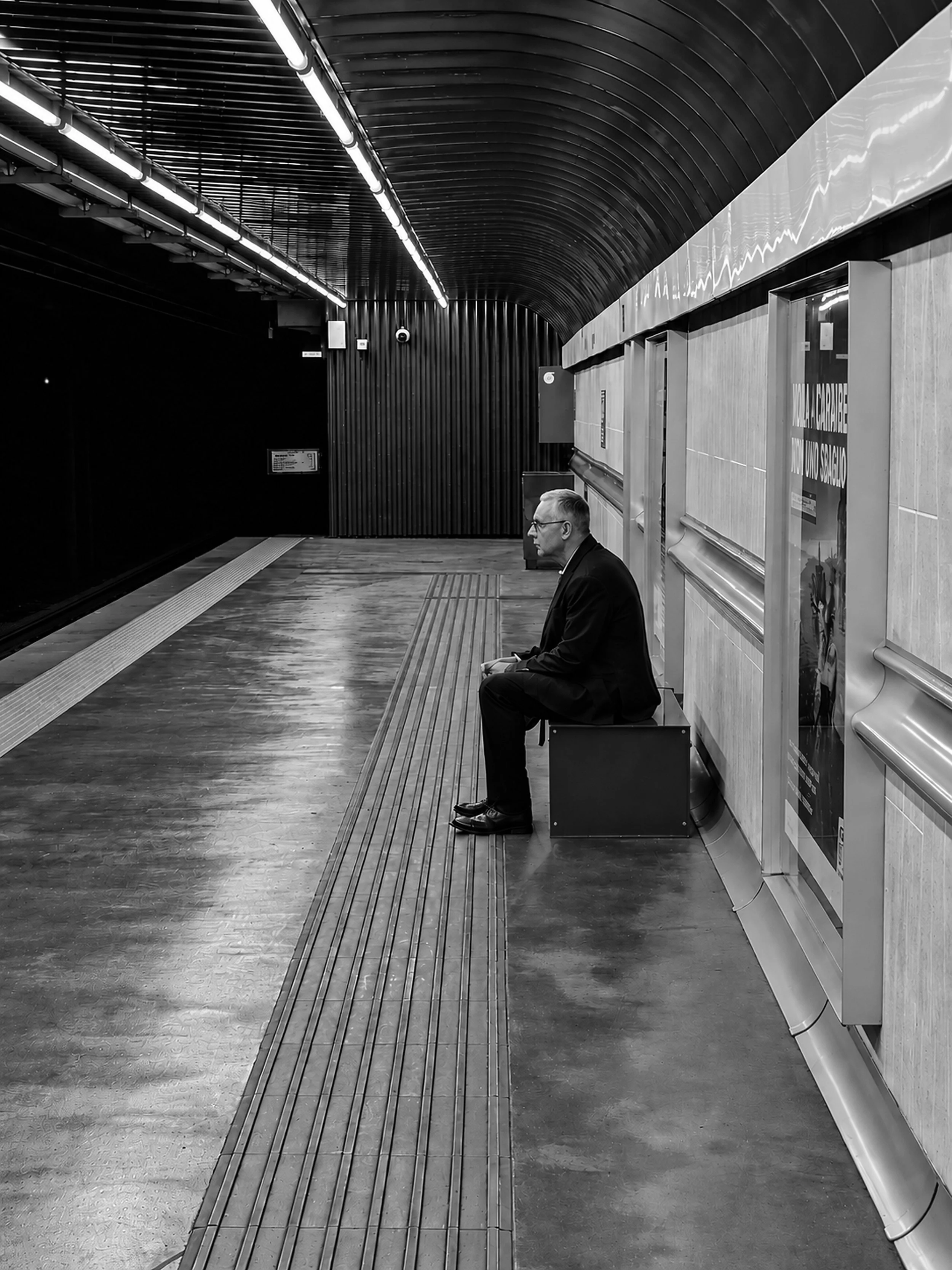 [Islands in the Subway n. 63] #islandsinthesubway #davideborowski #streetphotography #bnw #blackandwhitephotography #subwayphotography #metro #urbanloneliness #urbanpoetry #cinematicphotography #noirphotography #moodygrams #streetleaks #everydayevery