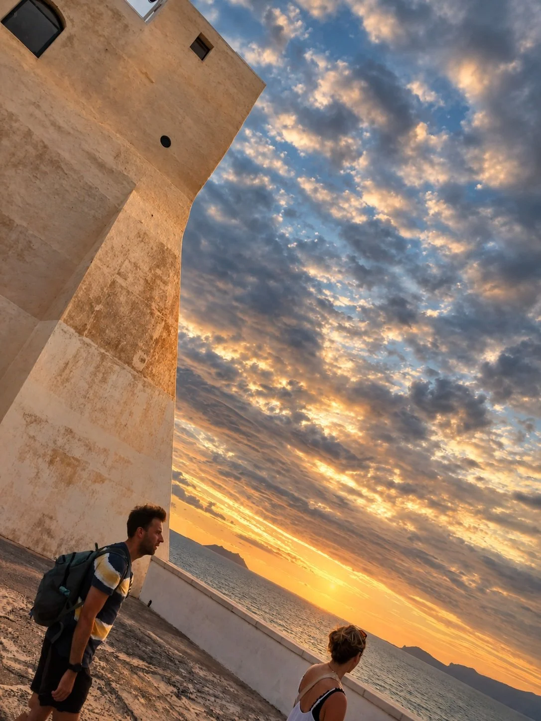Foto scattata a Torre Truglia, Sperlonga. Sono stato l&igrave; per documentare l'allestimento della mostra Truglia Art 2026 e sono incappato in uno di quei tramonti che non hanno alcun valore artistico ma in una foto su IG ci stanno bene. #Sperlonga 