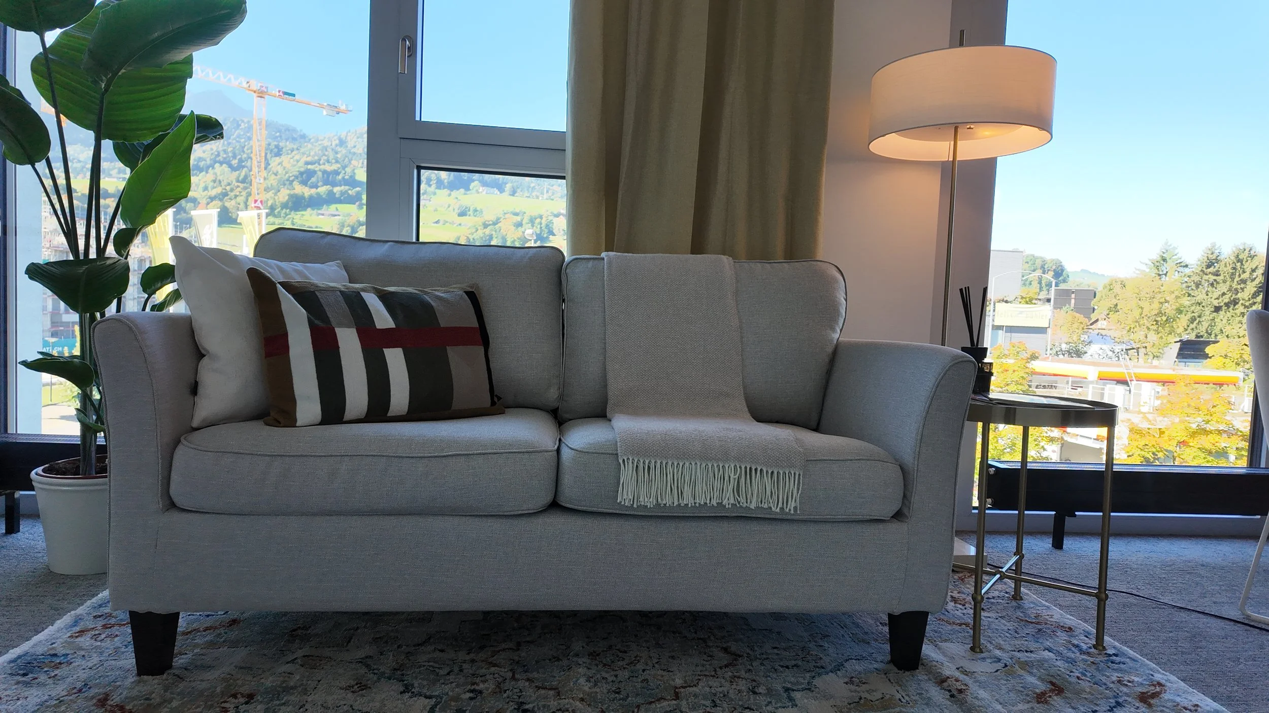 Moderne Kundenlounge bei Marti & Partner für entspannte Finanz- und Vorsorgegespräche