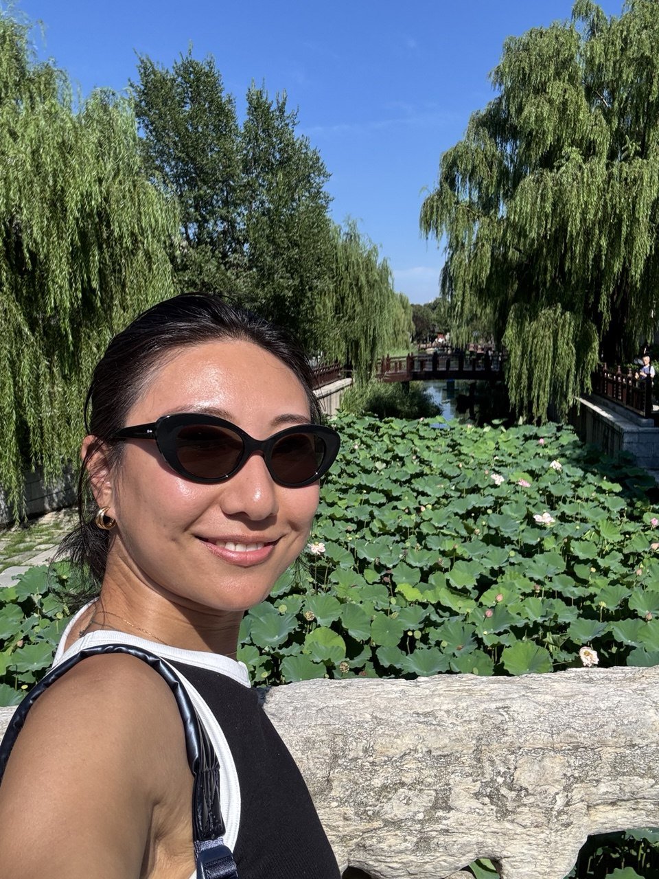 Coach de vie trilingue certifiée RNCP, spécialisée en intégration émotionnelle, clarté identitaire et accompagnement des expatriés, personnes multiculturelles et hypersensibles vers plus de stabilité intérieure et authenticité.