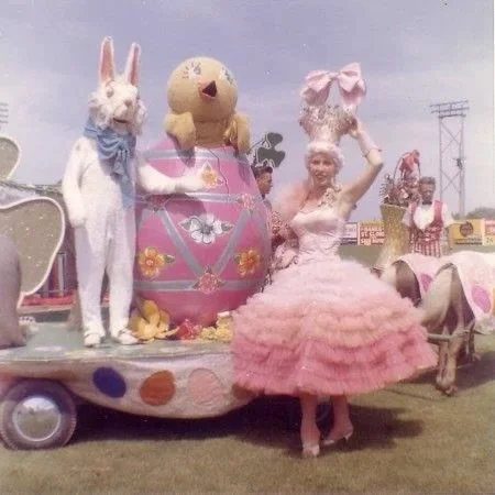 Happy Easter Routinis 🐣 We&rsquo;re here 7am - 7pm. Come for class, stay for the hunt 🕵️

All over the studio there are 72 sparkle eggs hidden (level: hard). Find an egg, bring it to the desk to receive your prize. 

One egg per person don&rsquo;t 