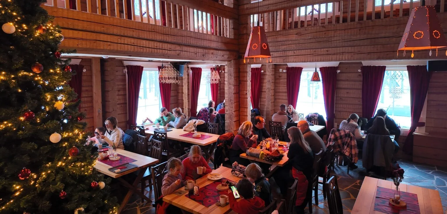 Café Seasonality Cashflow Map (2025): Peak Weeks vs Quiet Weeks — When to Use LOC vs WCL