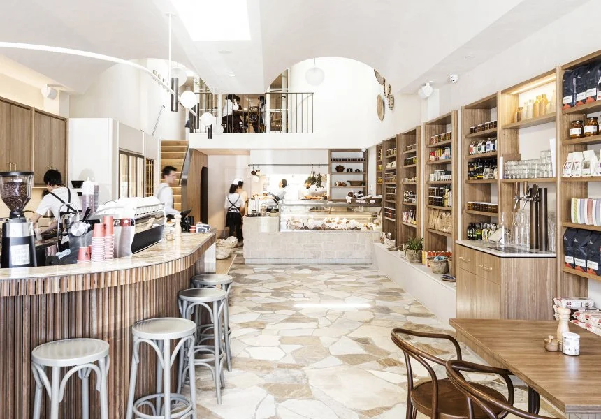 Confidential vs Disclosed Invoice Finance for Cafés (2026)