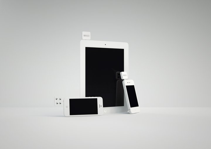 white_iblazr_with_white_apple_devices_copy_720.jpg