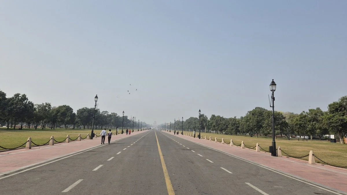 India Must not chose a side in the current Middle East crisis.